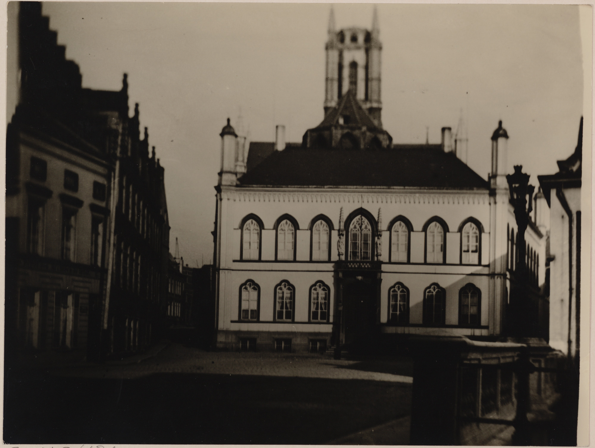 Gent: Bisschopshuis, Bisdomplein