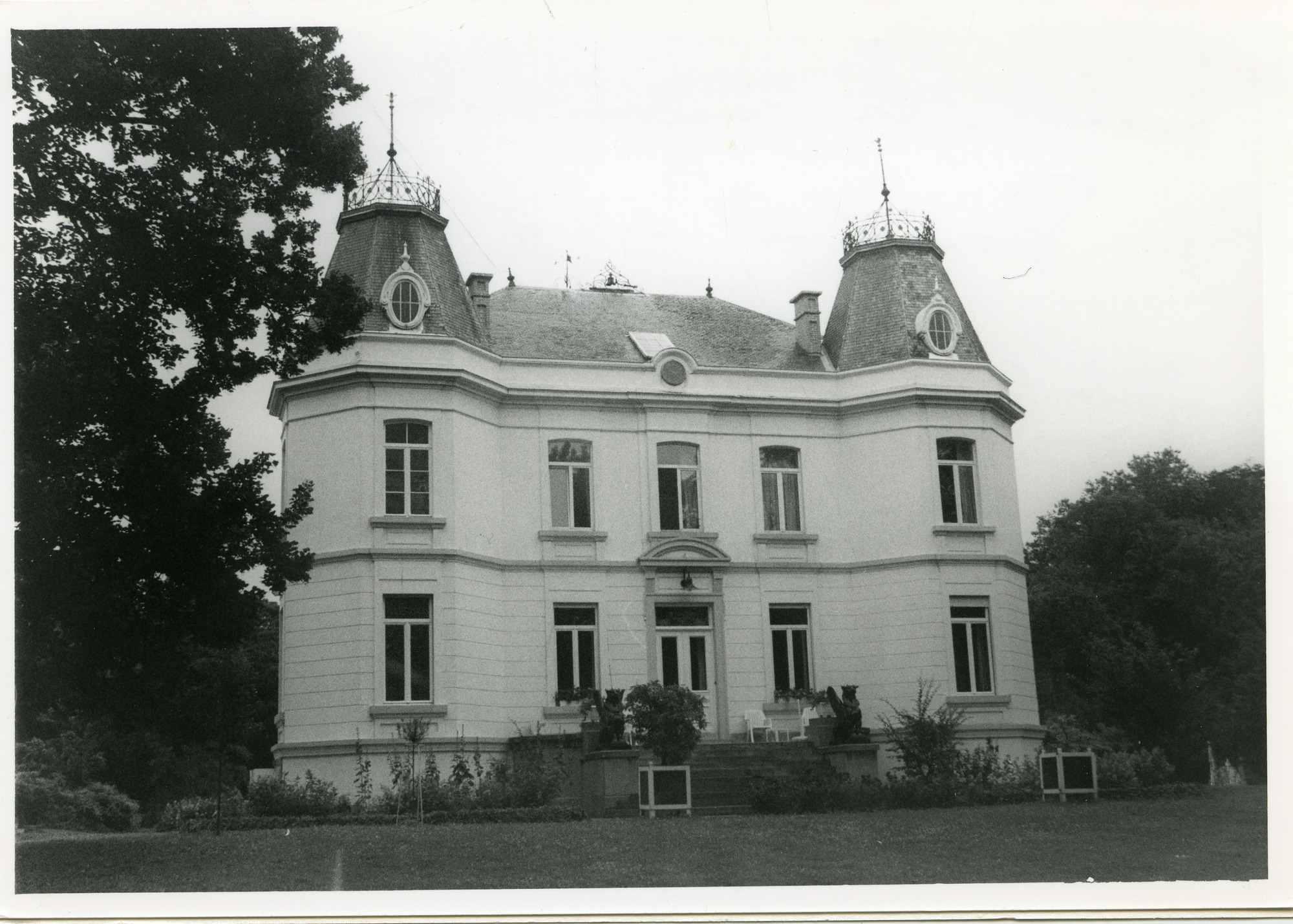 Mariakerke: Henri Storystraat 2-4-6
