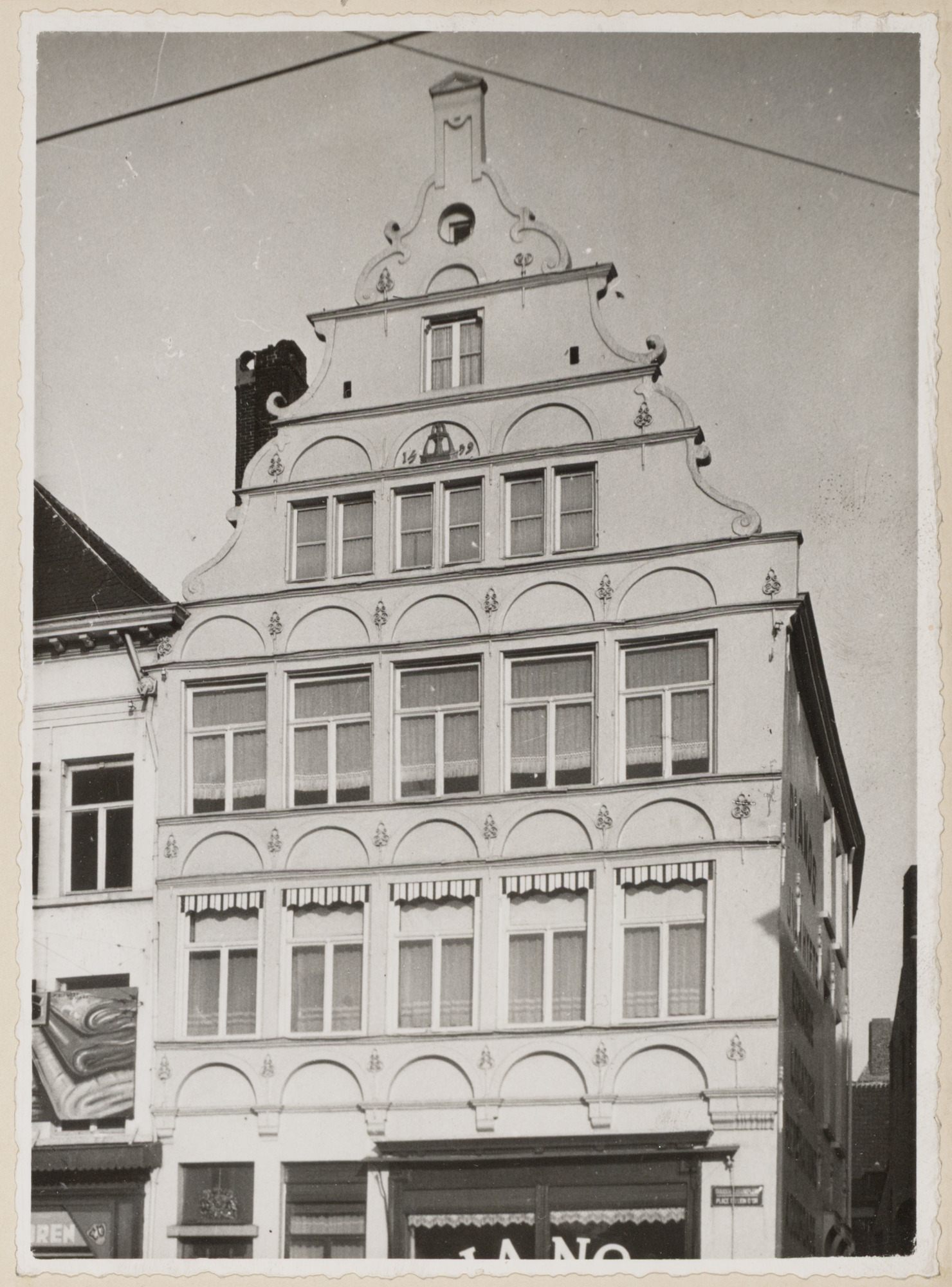 Gent: Huis De Fonteyne, Goudenleeuwplein
