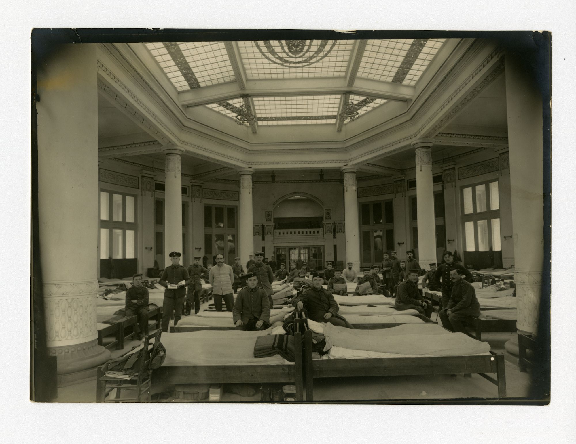 Gent: Citadelpark: Feestpaleis: Genesungsabteilung (revalidatieafdeling): slaapzaal, 1915-1916