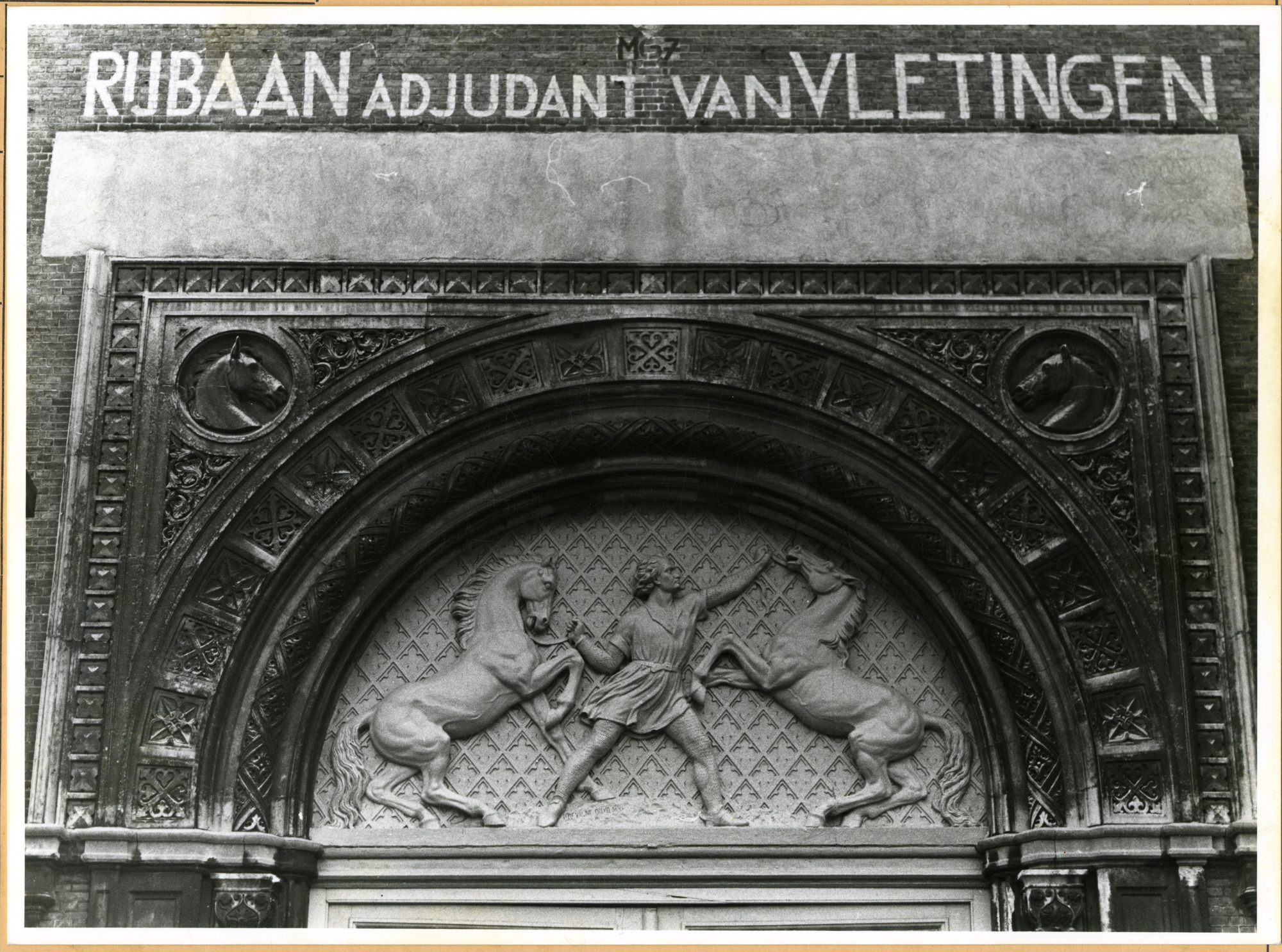 Gent: Lange Violettenstraat 271: Beeldhouwwerk, 1979