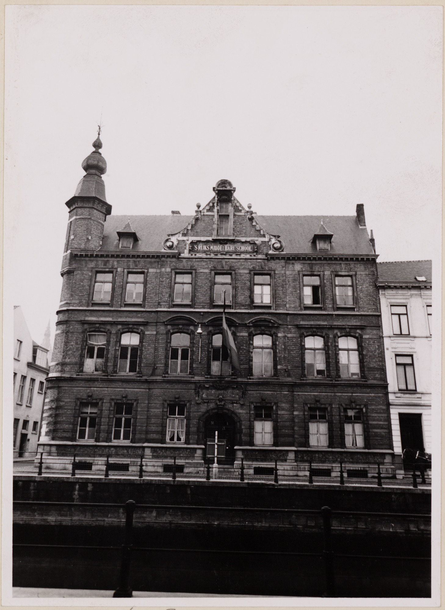 Gent: Rijksmiddelbare School, Bisdomkaai