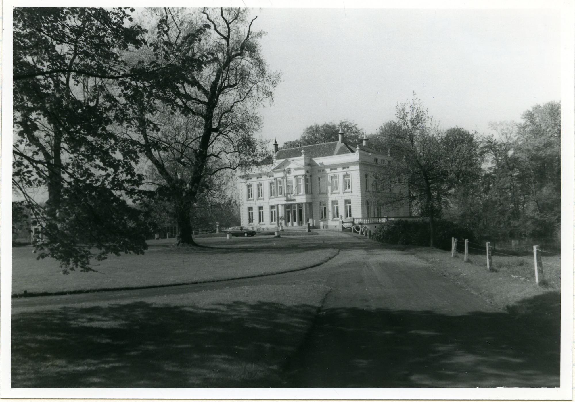 Sint-Denijs-Westrem: Putstraat 26-30: kasteel Puttenhove