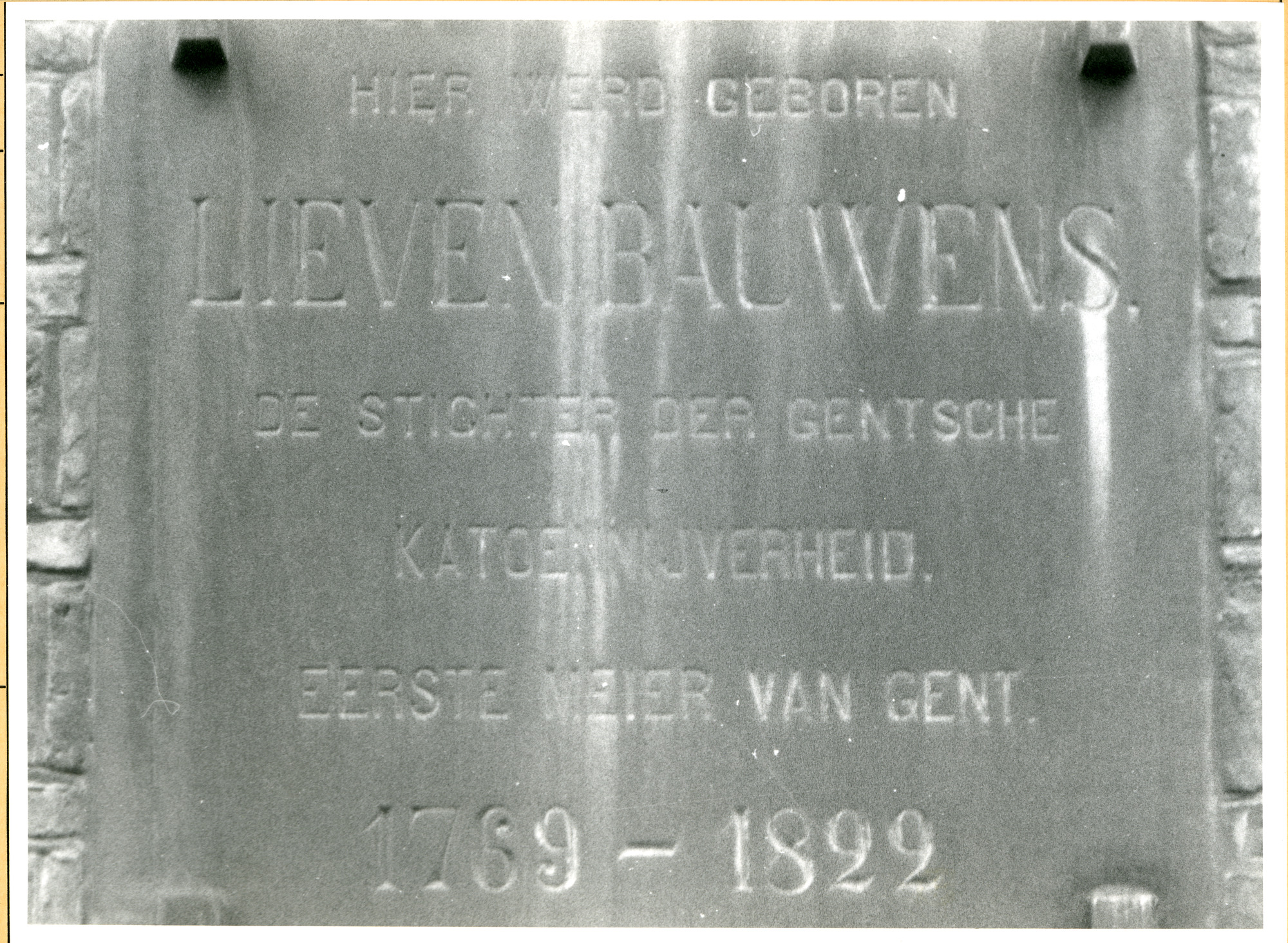Gent: Waaistraat 1: Gedenksteen, 1979