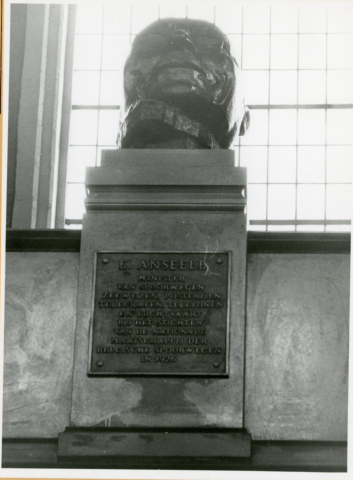 Gent: Koningin Maria Hendrikaplein: Portret, 1979