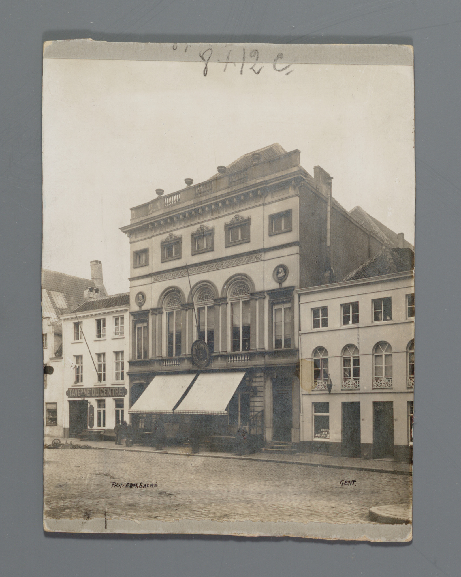 Gent: Walpoortstraat: Minardschouwburg en Taverne du Centre