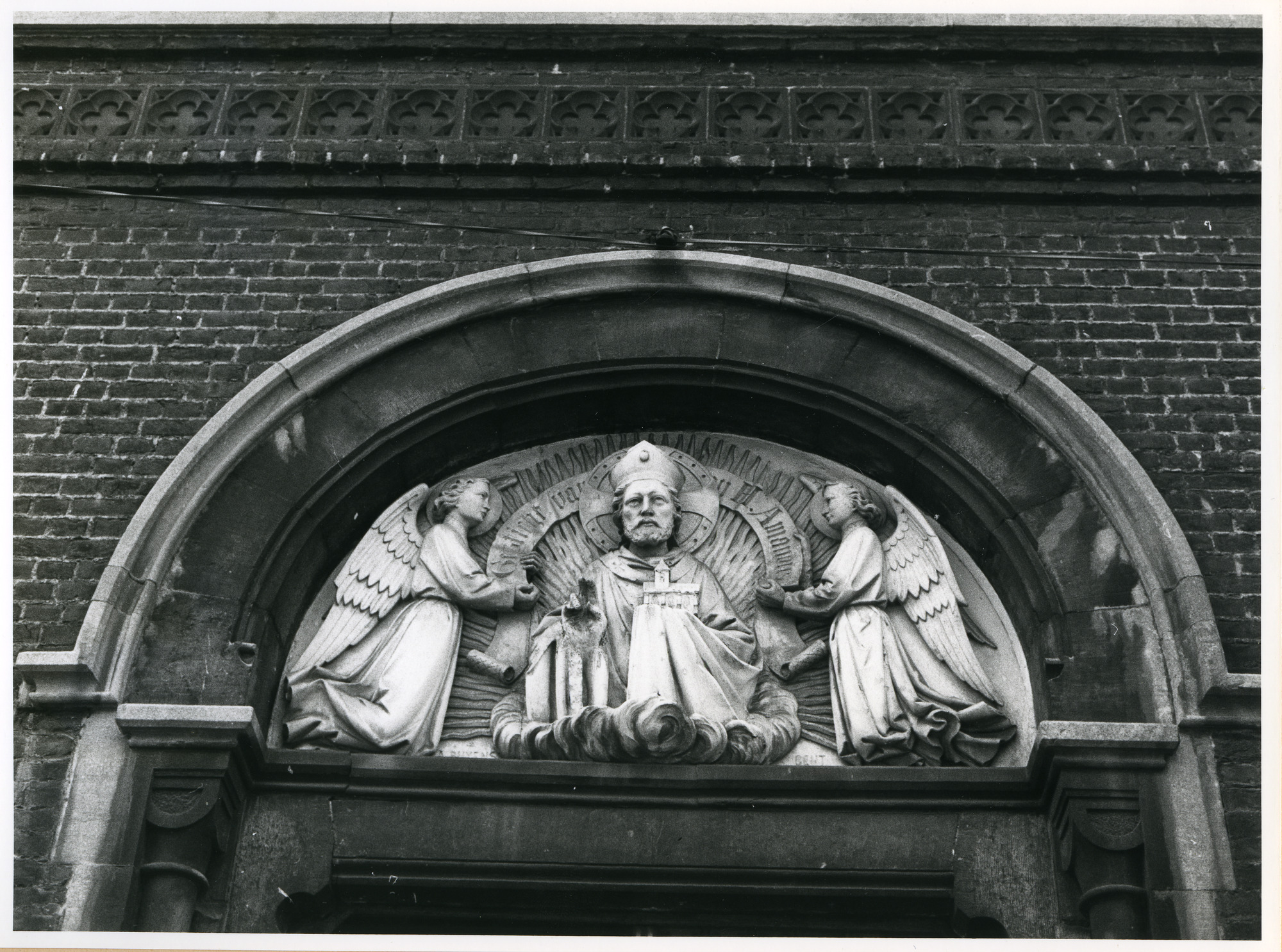 Sint-Amandsberg: Antwerpsesteenweg: Beeldhouwwerk, 1980
