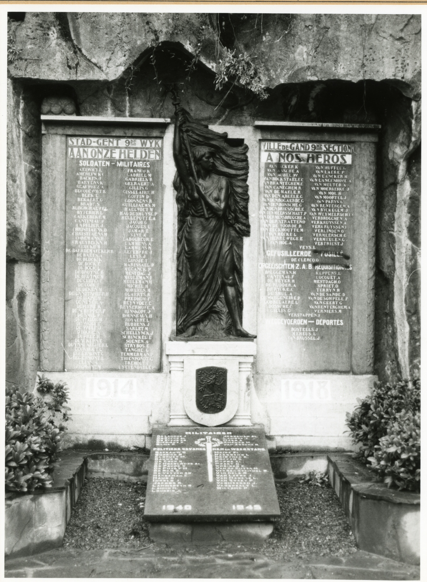 Gent: Citadelpark: Eugène Felixplein: gedenksteen: oorlogsmonument: Wereldoorlog I & II