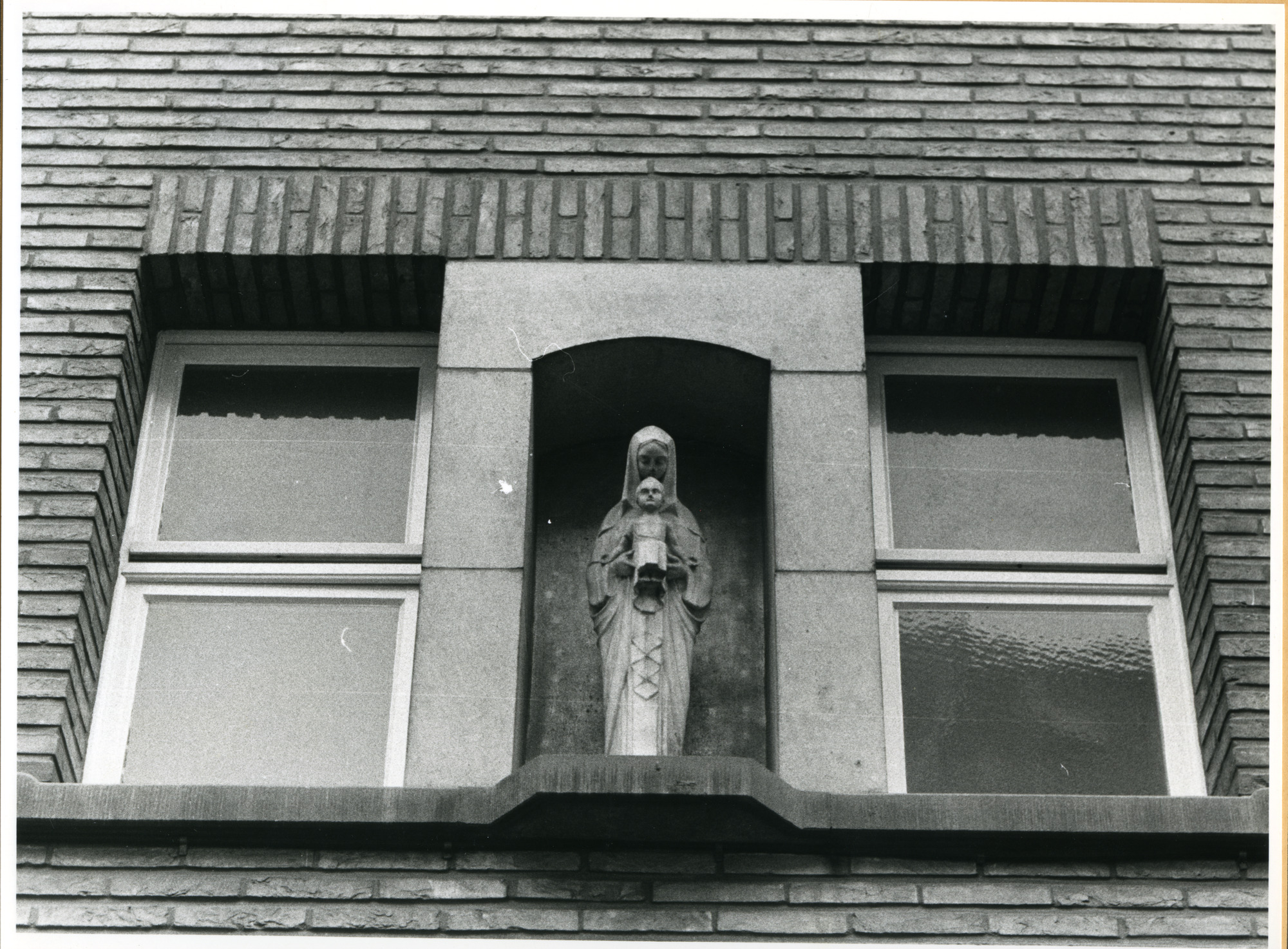 Gent: Sint Lievenspoortstraat 129: nis en beeld, 1979