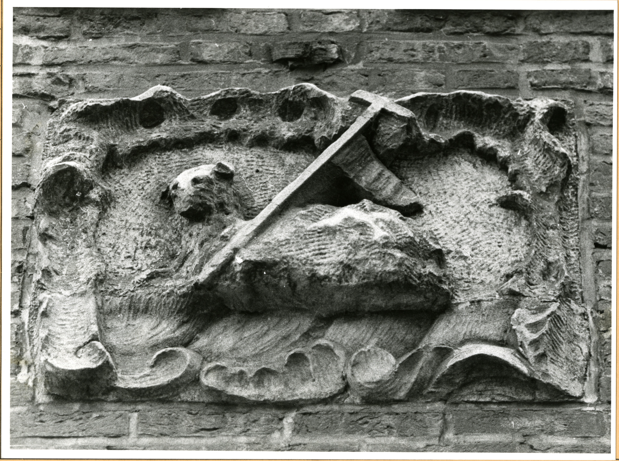 Gent: Lange Violettestraat 74: Gevelsteen, 1979
