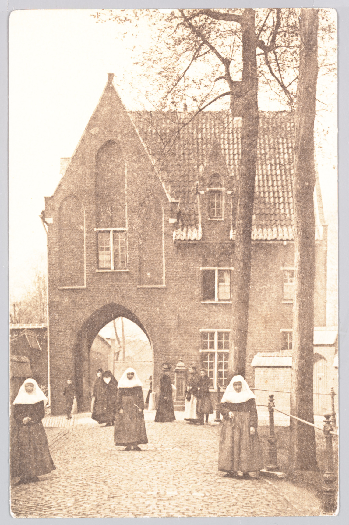 Sint-Amandsberg: Groot Begijnhof: toegangspoort kant binnenplein