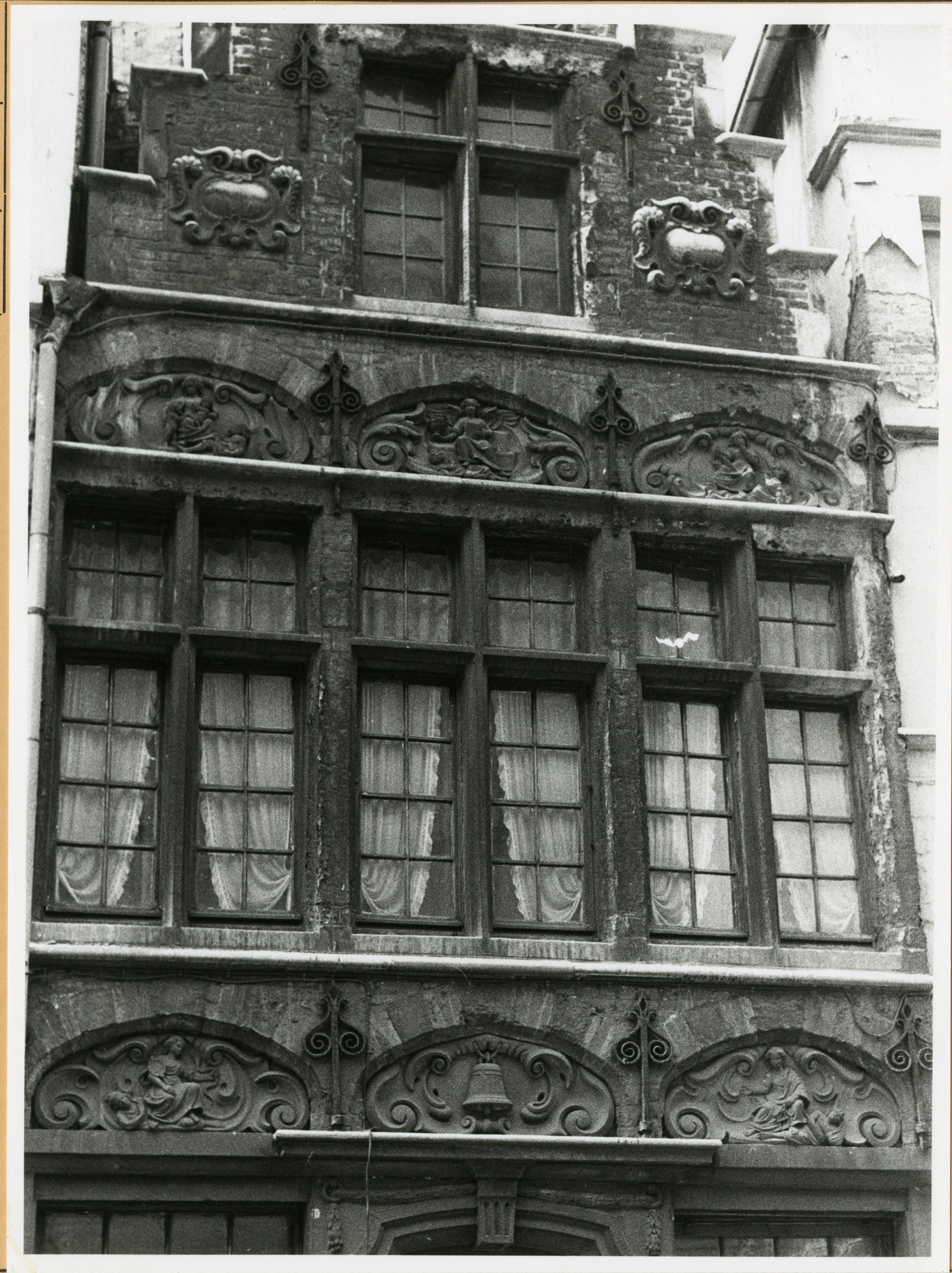 Gent: Kraanlei 73: Gevelstenen