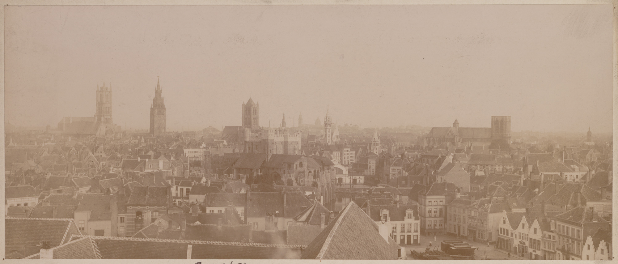 Gent: panoramisch gezicht op de binnenstad vanaf de uitkijktoren van de brandweerkazerne, 1906