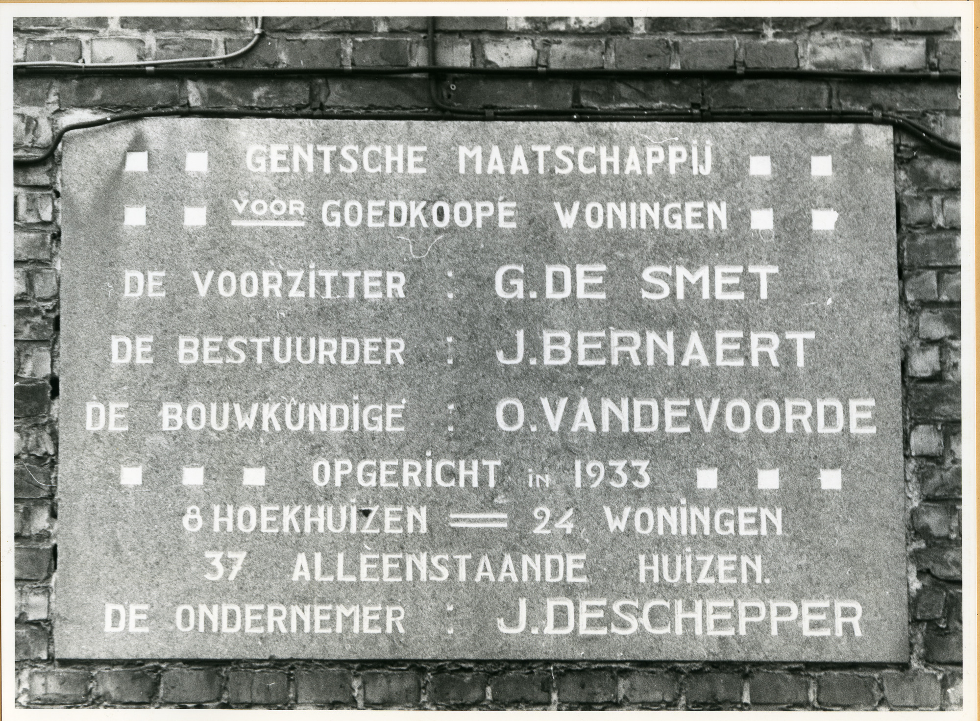 Gent: Narcisstraat 1: Gedenksteen, 1979