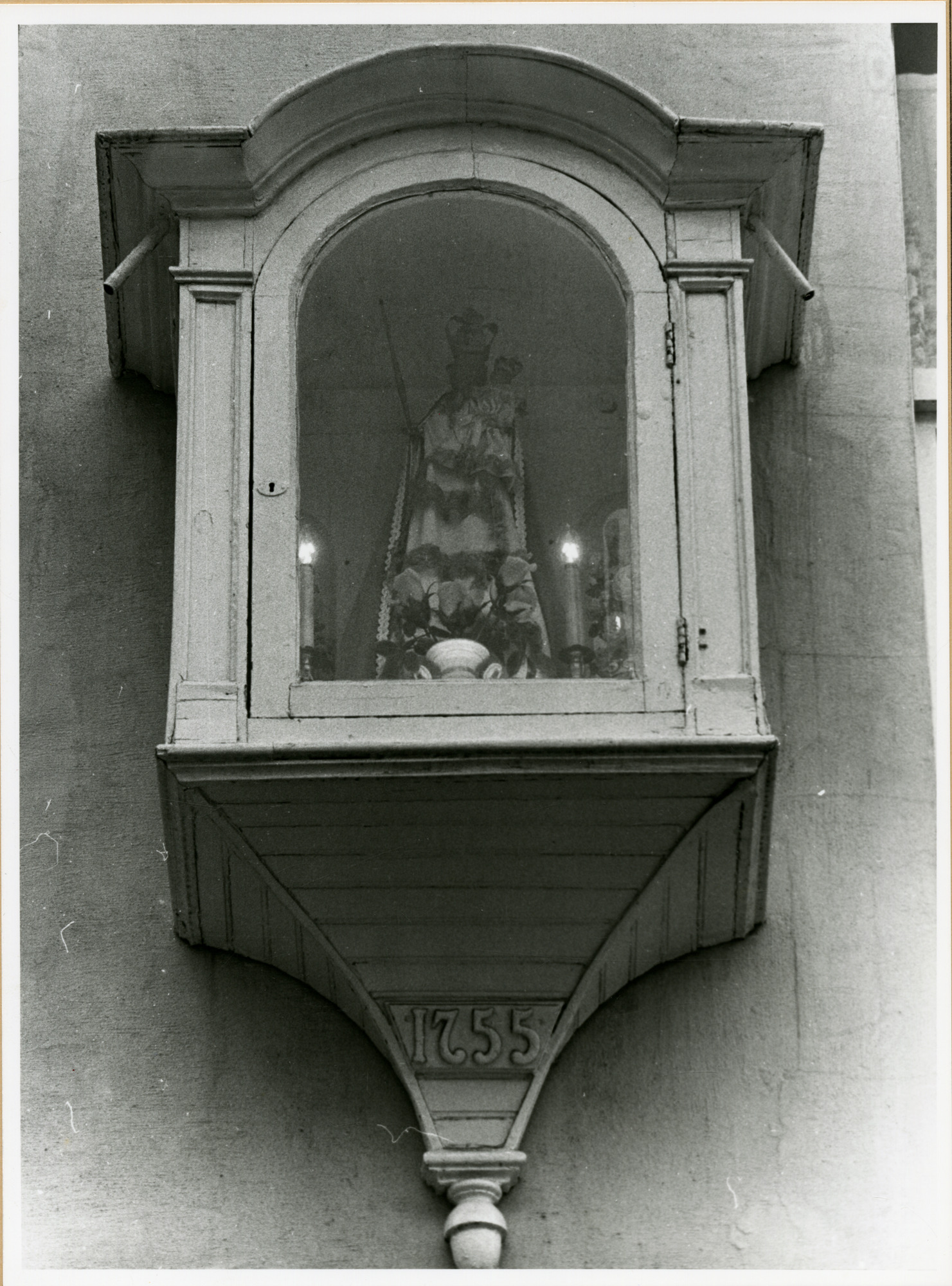 Gent: Frans Ackermanstraat 9: gevelkapel: Onze-Lieve-Vrouw