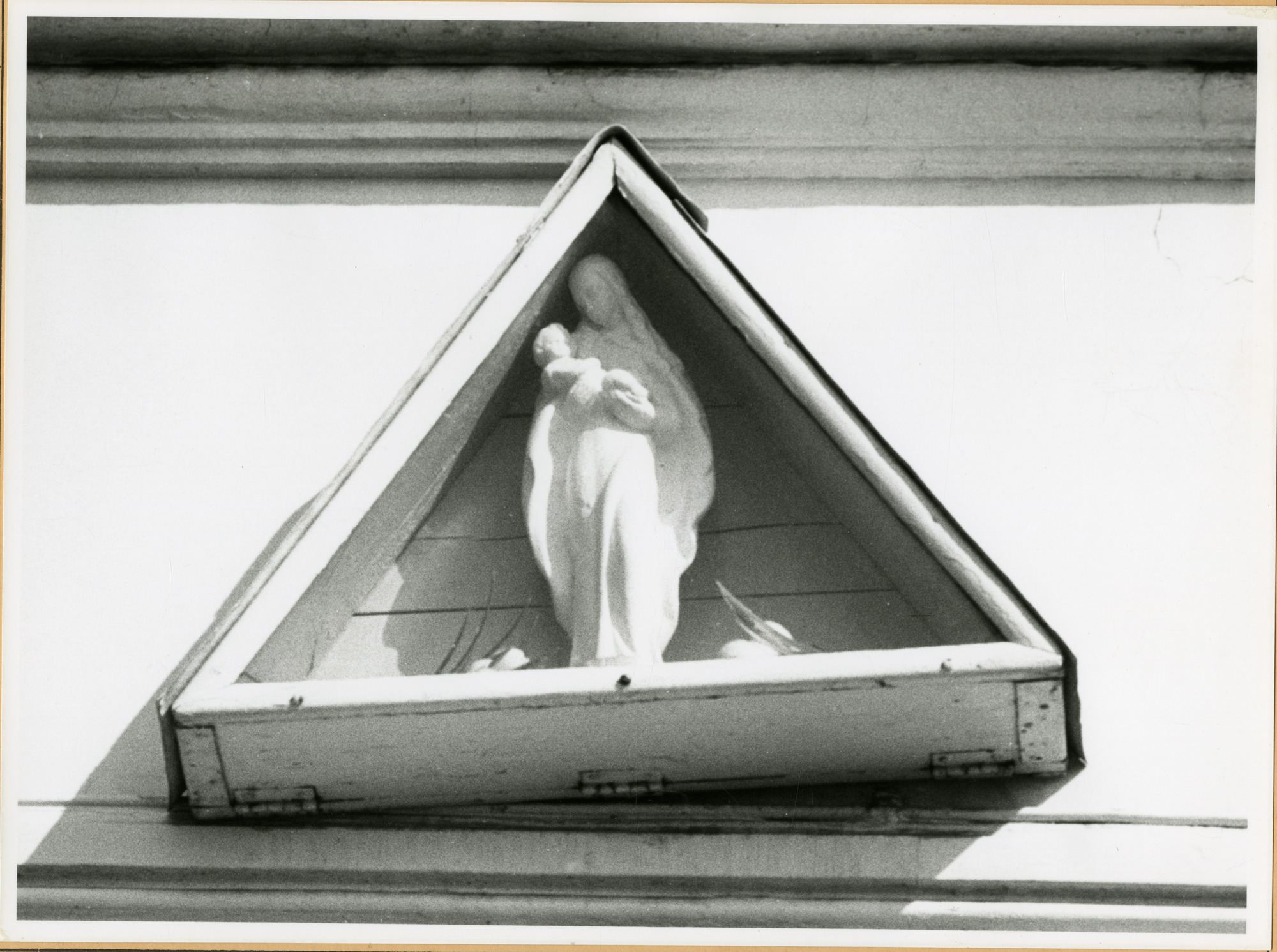 Gent: Blaisantvest 95: gevelkapel: Maria met Kind, 1979