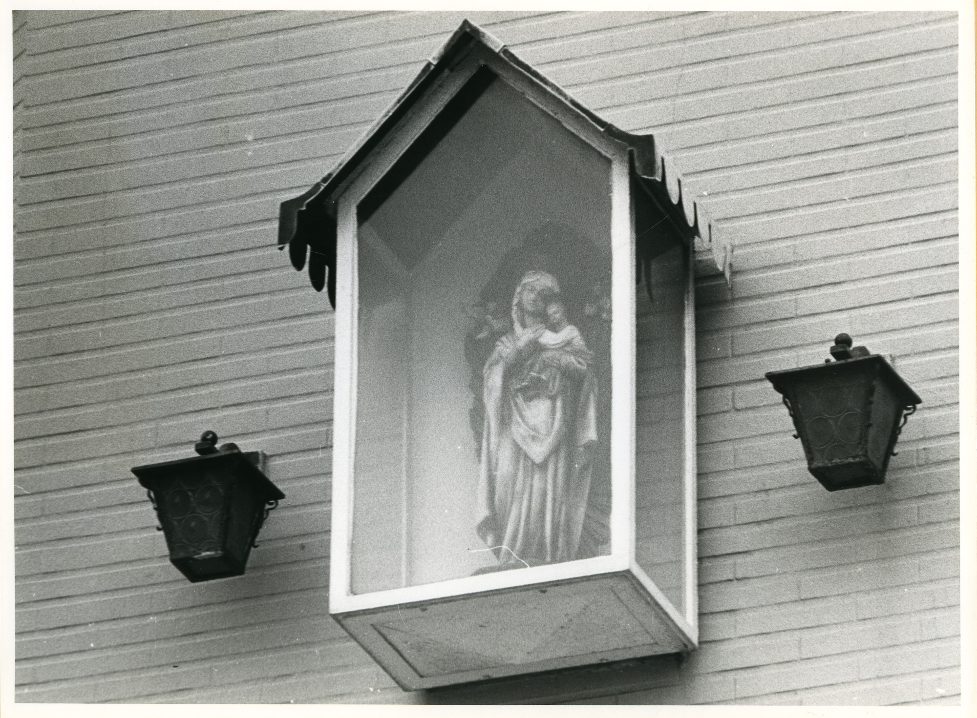 St.-Amandsberg: Bouwmeestersstraat 44: Gevelkapel, 1979