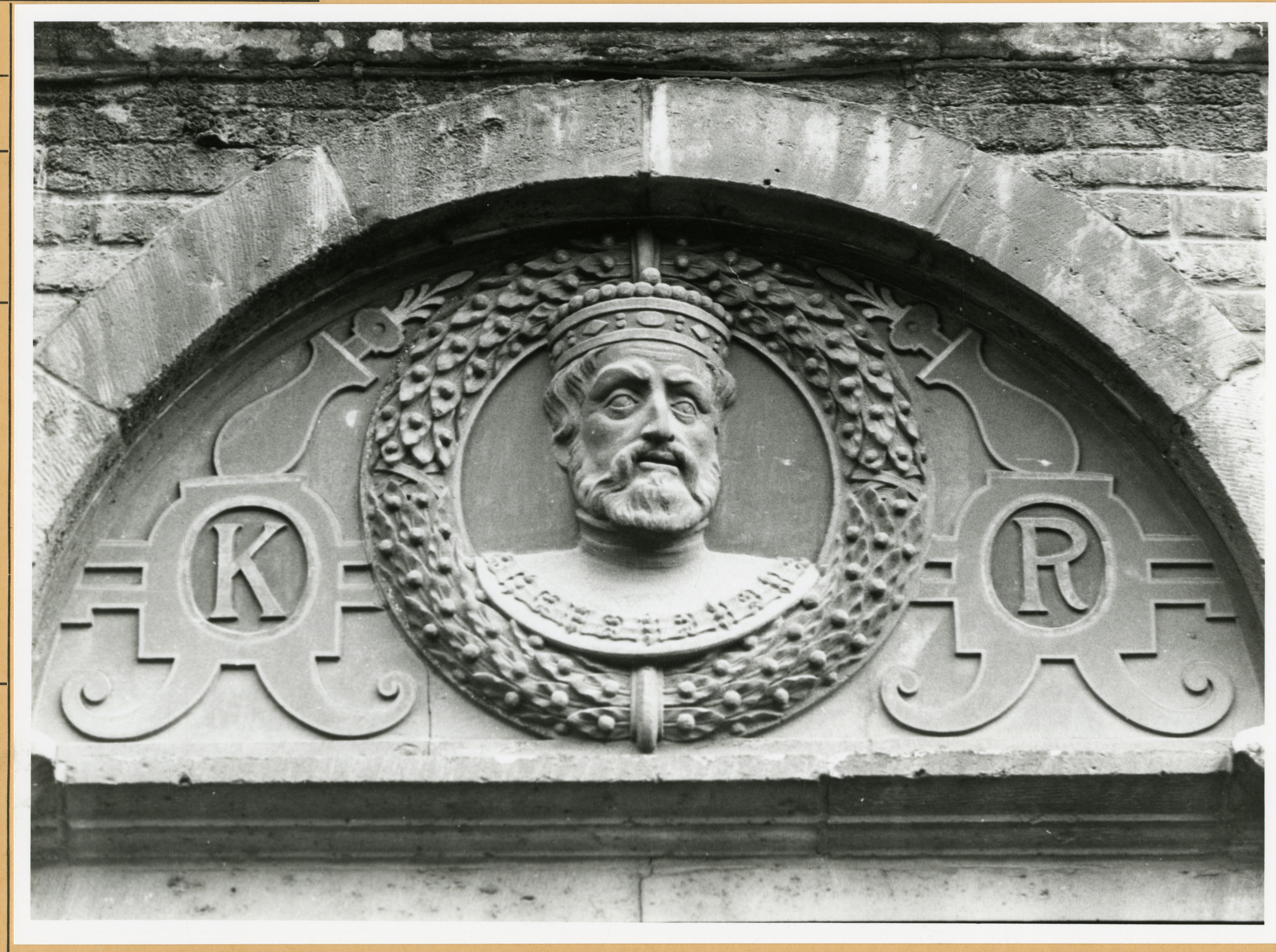 Gent: Burgstraat 4: reliëf: Keizer Karel V