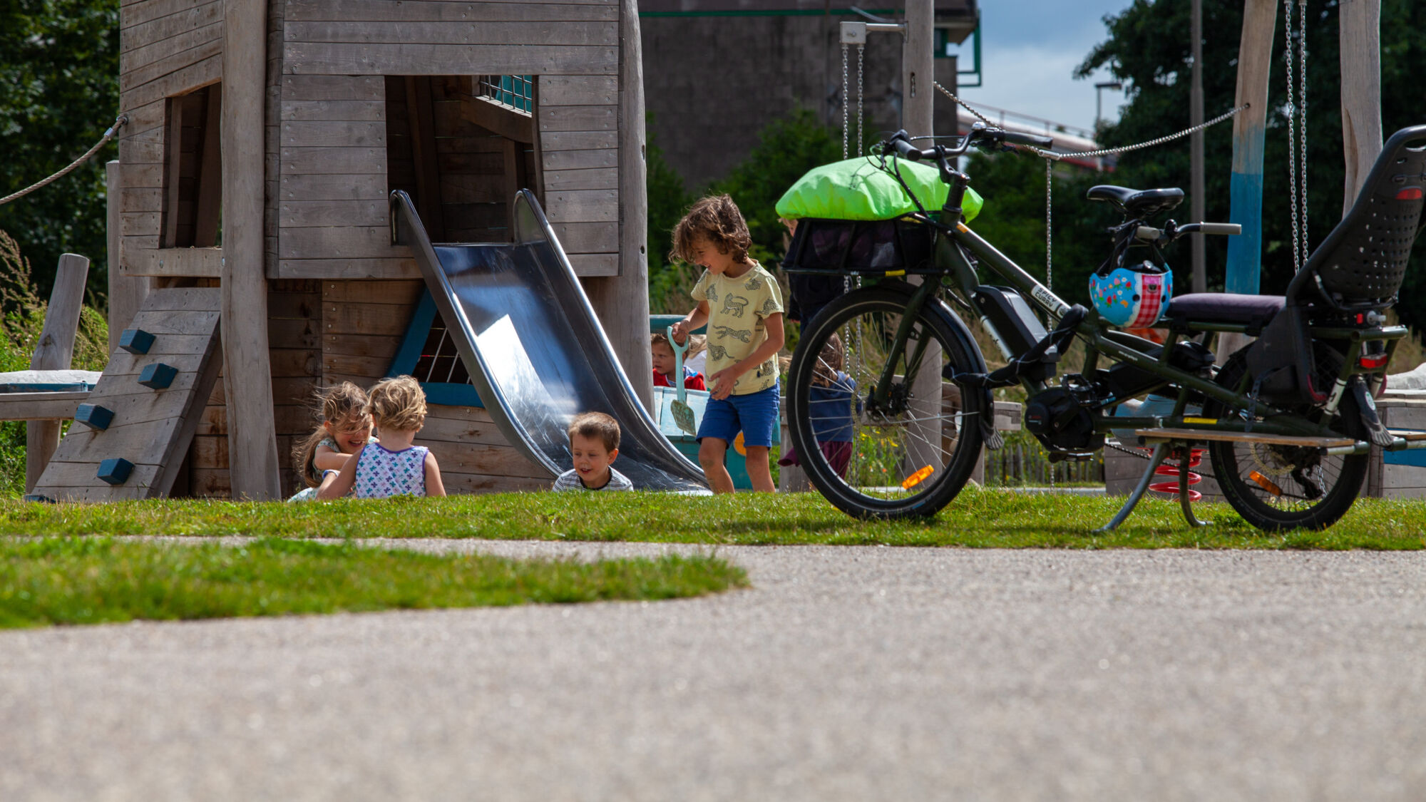 20210817_Oude Dokken_Houtdok_Openbaar Domein_Zitbanken_groen_wandelaars_fietsers