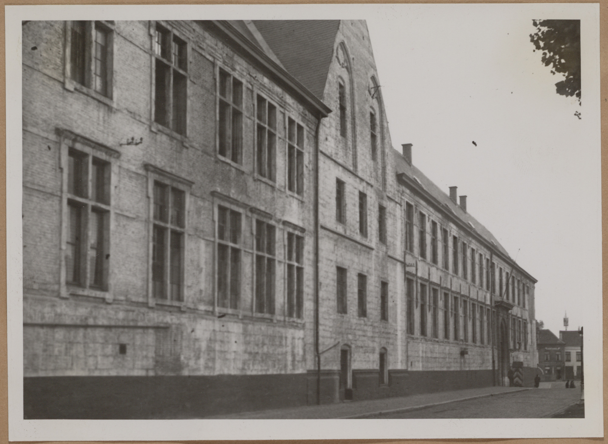 Gent: Gevel Sint-Pietersabdij, Sint-Pietersplein