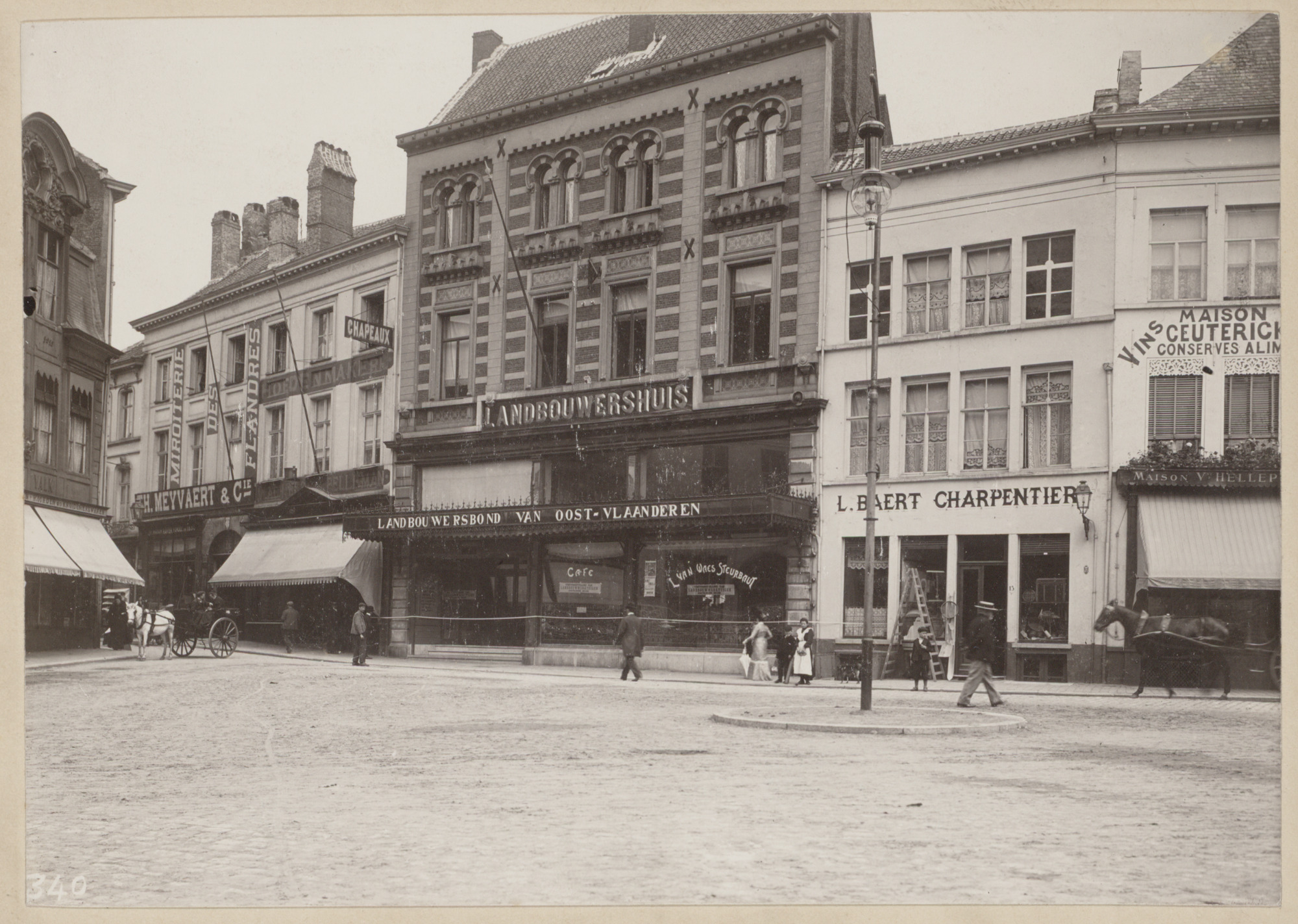 Gent: Goudenleeuwplein: Landbouwershuis en omgeving