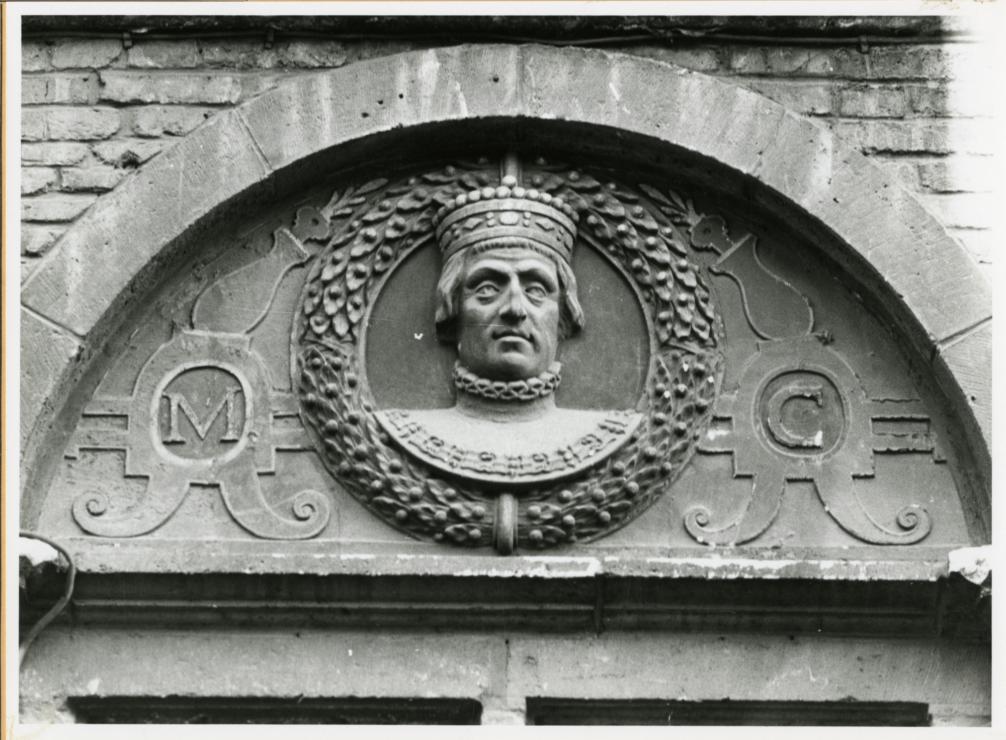 Gent: Burgstraat 4: reliëf: Maximiliaan van Oostenrijk