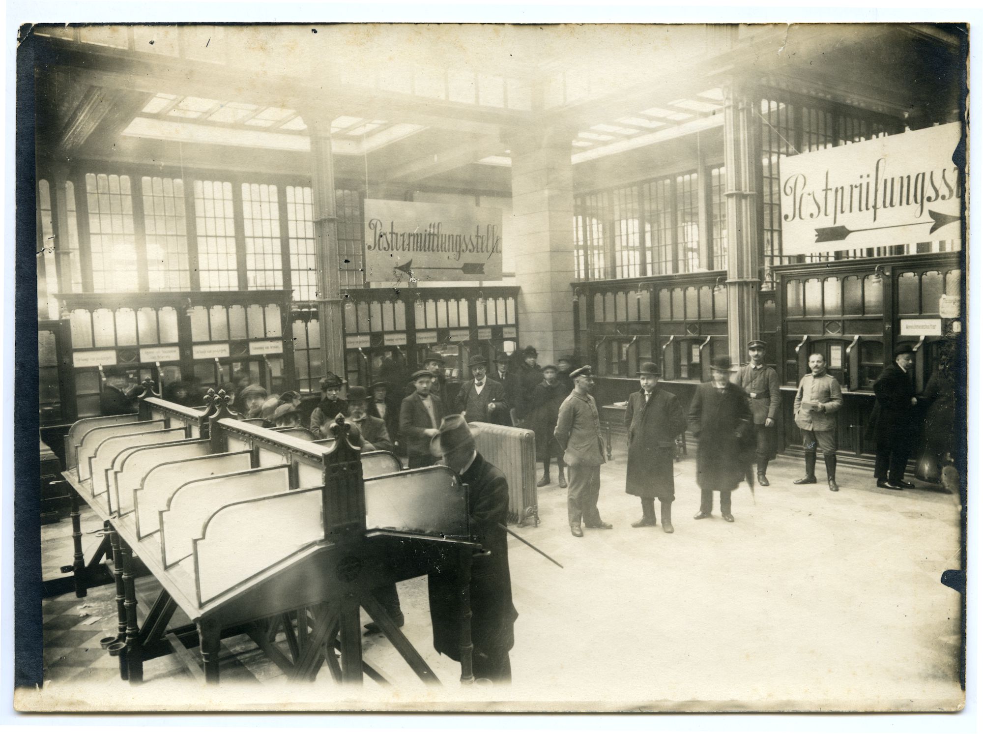 Gent: Korenmarkt 16: Postgebouw: Belgische post: lokettenzaal, 1915-1916