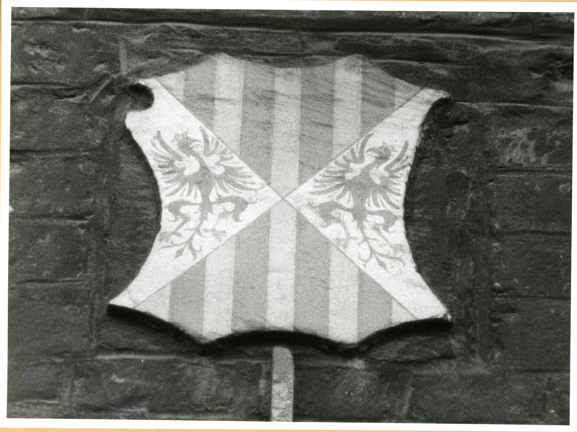 Gent: Hoogpoort: St-Jorishof: Cartouche: wapenschild van Sicilië, 1979
