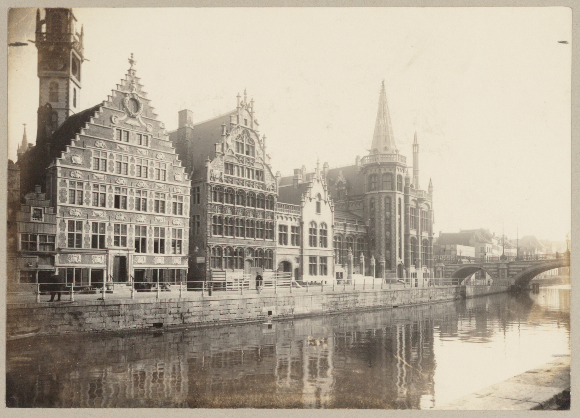Gent: Korenmetershuis en Huis Vrije Schippers, Graslei