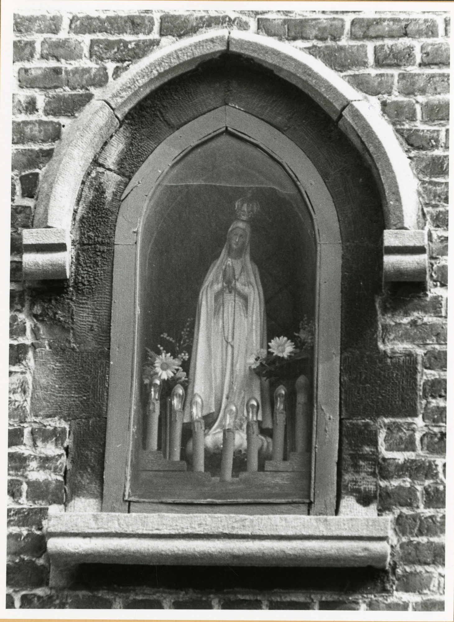 Gent: Bij St-Jozef: St-Jozefkerk: niskapel: Onze-Lieve-Vrouw van Lourdes, 1979