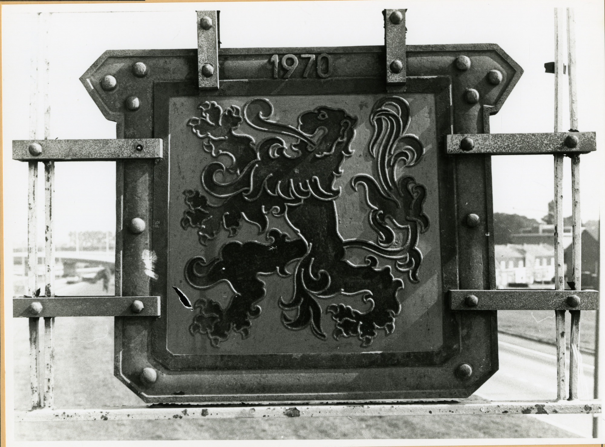 Gent: Corneel Heymanslaan: brug over autosnelweg: wapenschild, 1979
