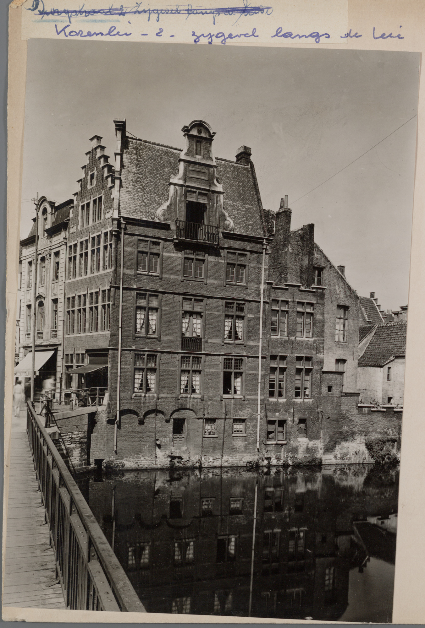 Gent: Korenlei 2, hoek Grasbrug, Leie