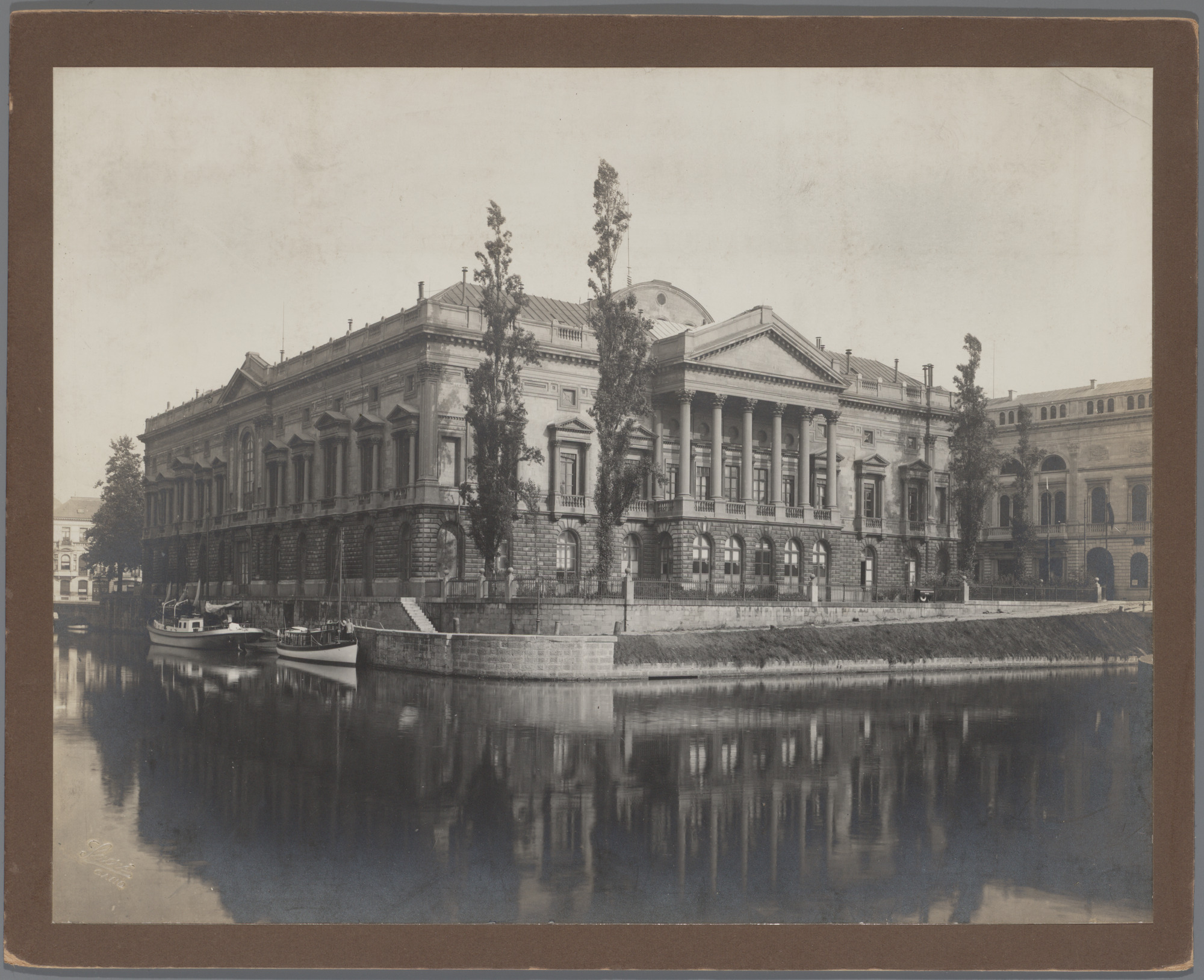 Gent: Koophandelsplein: Justitiepaleis