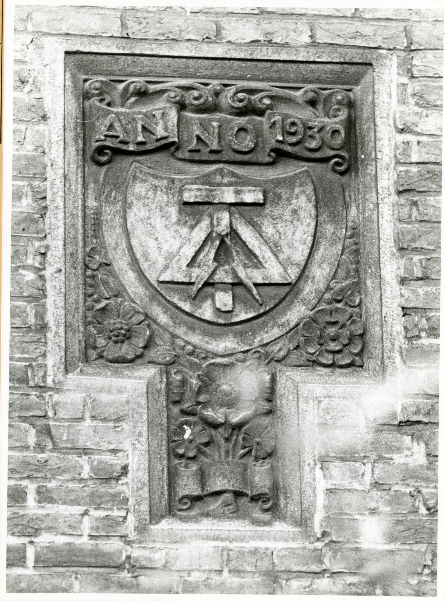 Gent: Congreslaan 2: gevelsteen, 1979