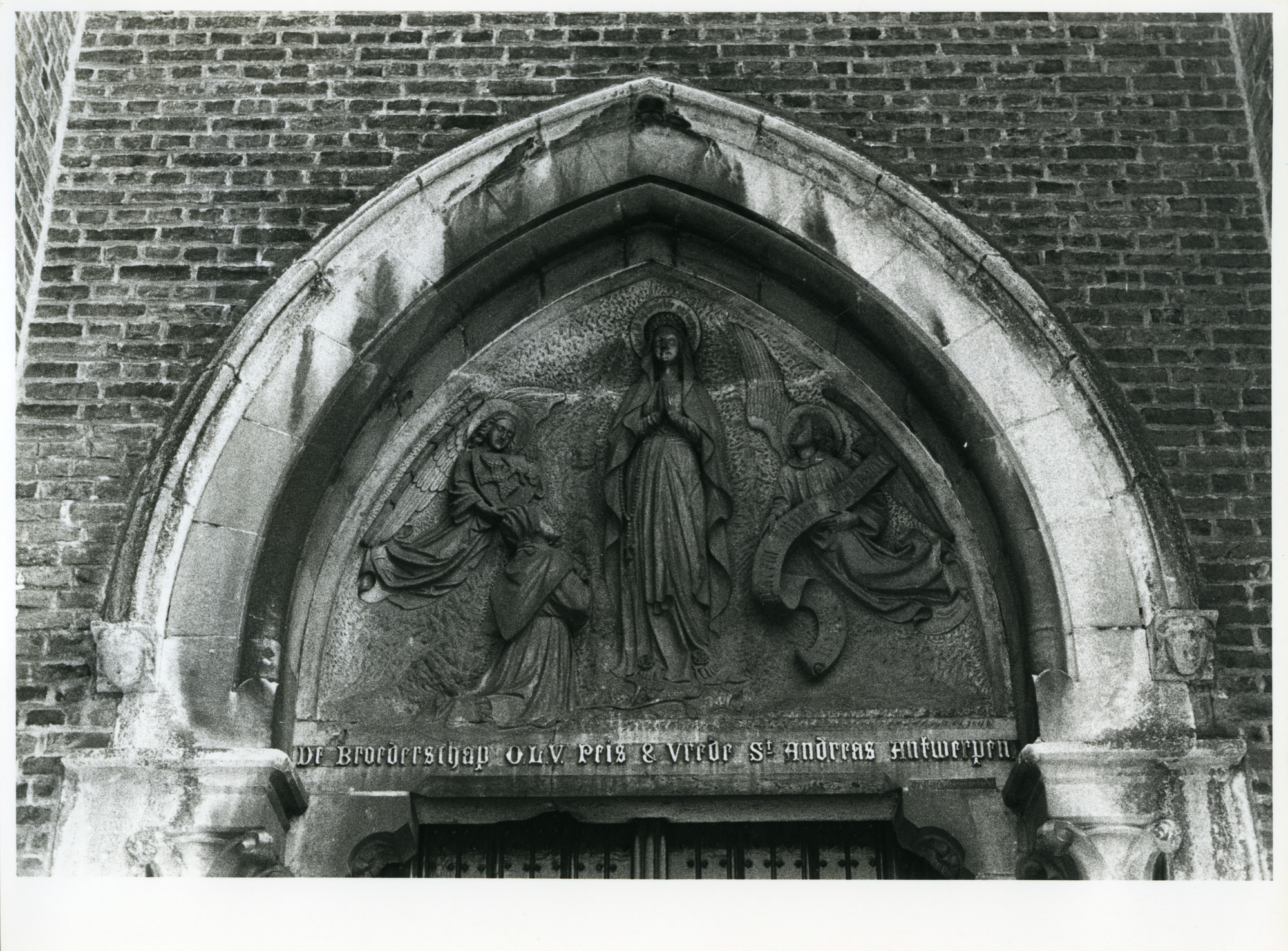 Oostakker: Gentstraat: Beeldhouwwerk