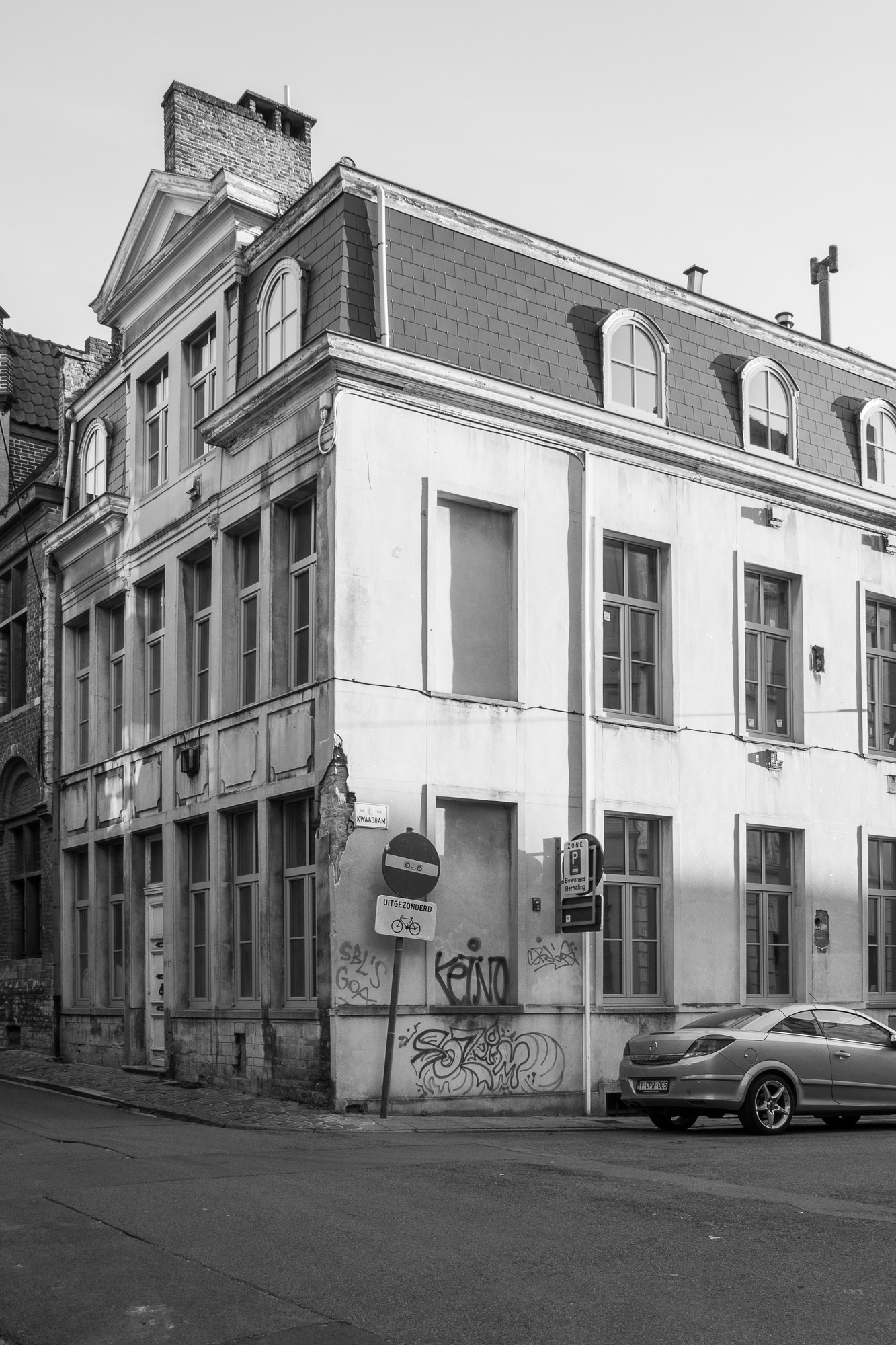 Gent: Nederpolder en Kwaadham: hoekhuis