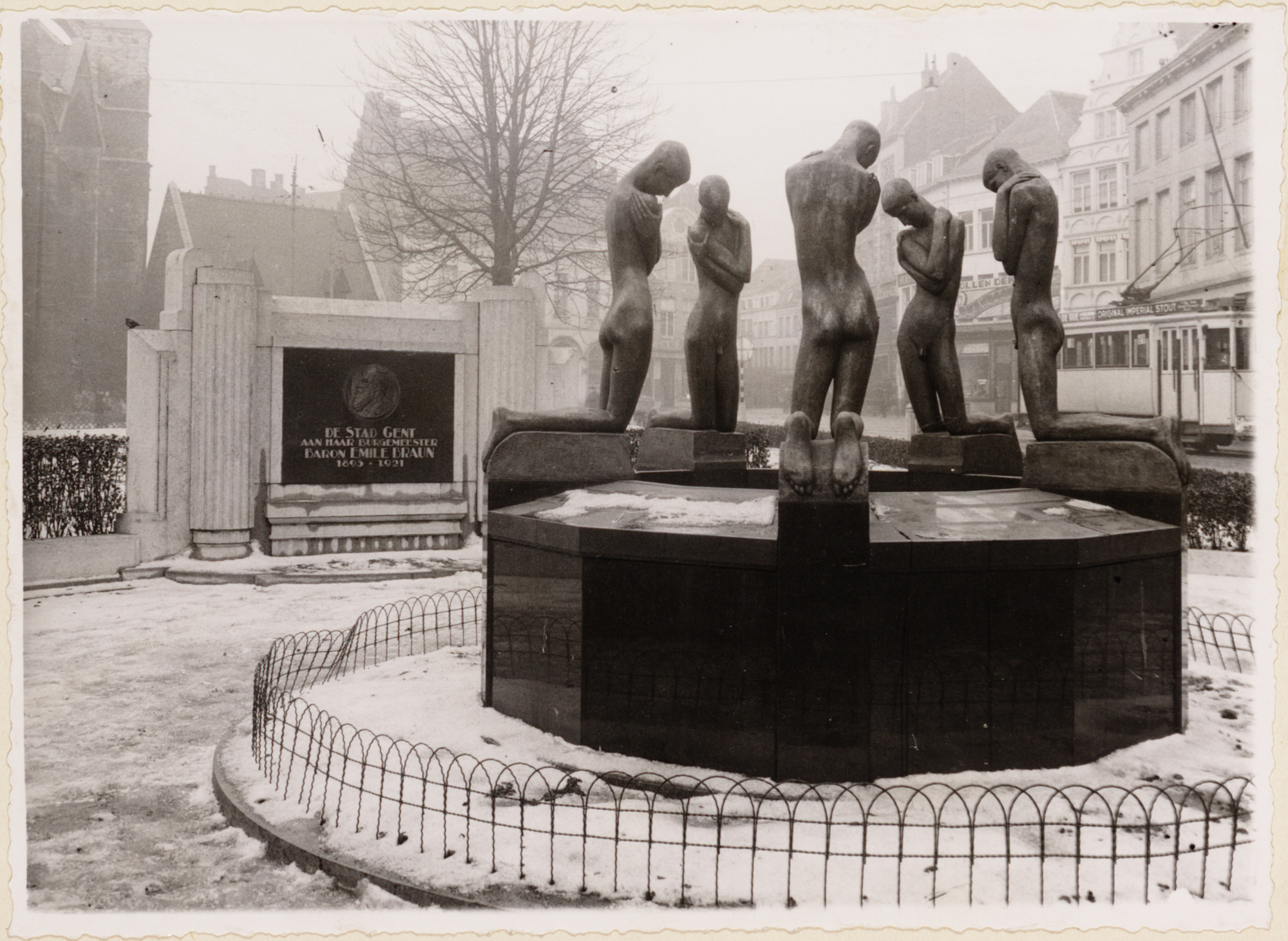 Gent: Emile Braunplein: Fontein der geknielden, februari 1940