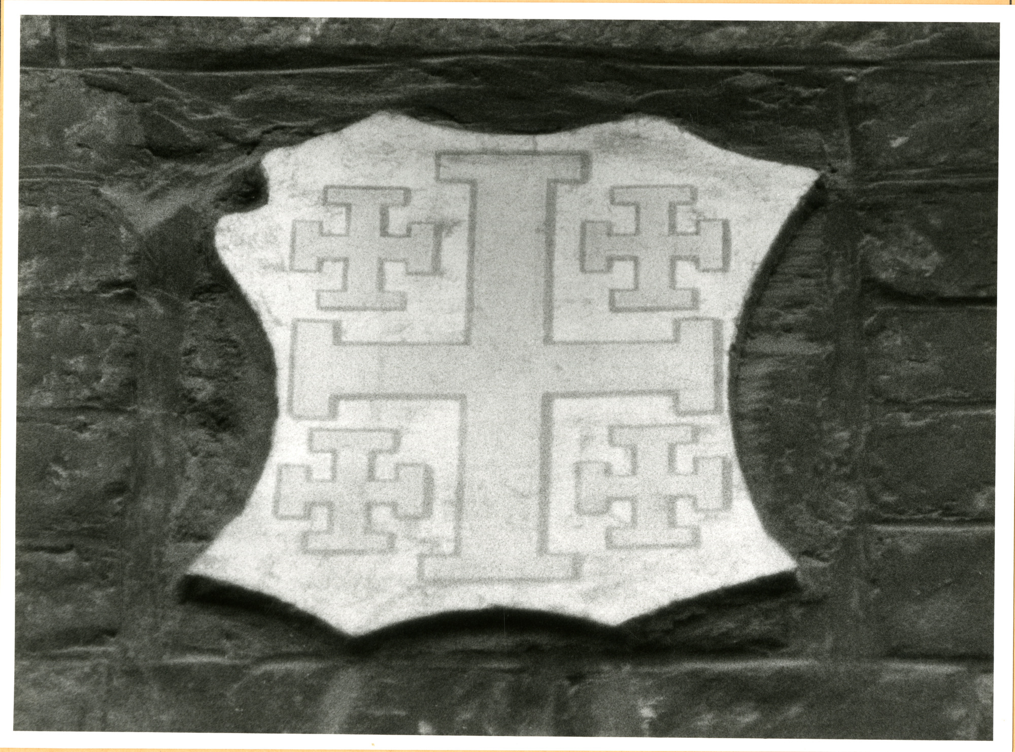 Gent: Hoogpoort: St-Jorishof: Cartouche: wapenschild van Jeruzalem, 1979