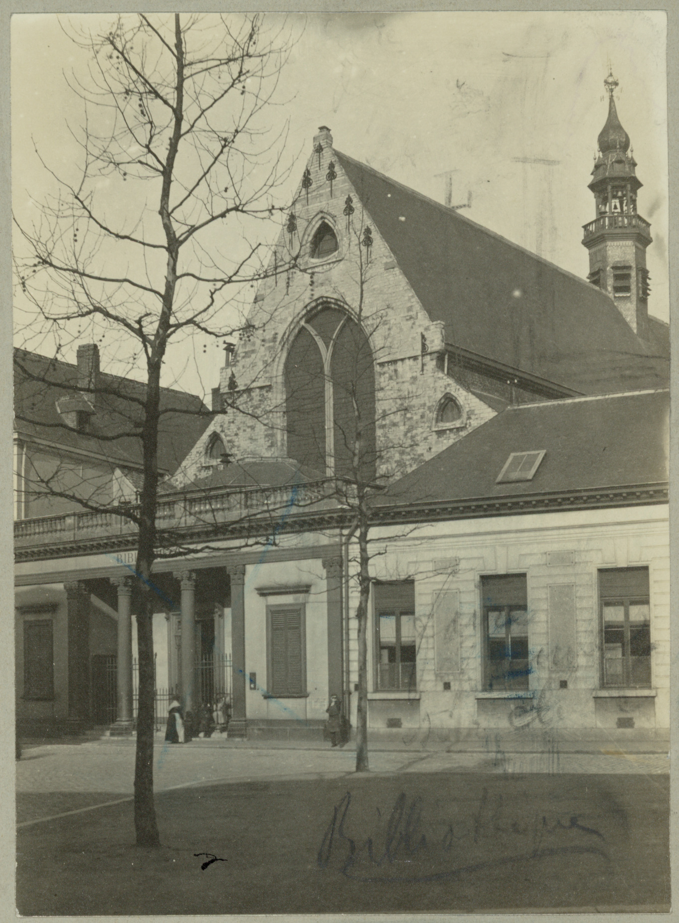 Gent: Ottogracht: Baudeloabdij (Stads- en Universiteitsbibliotheek): gevel