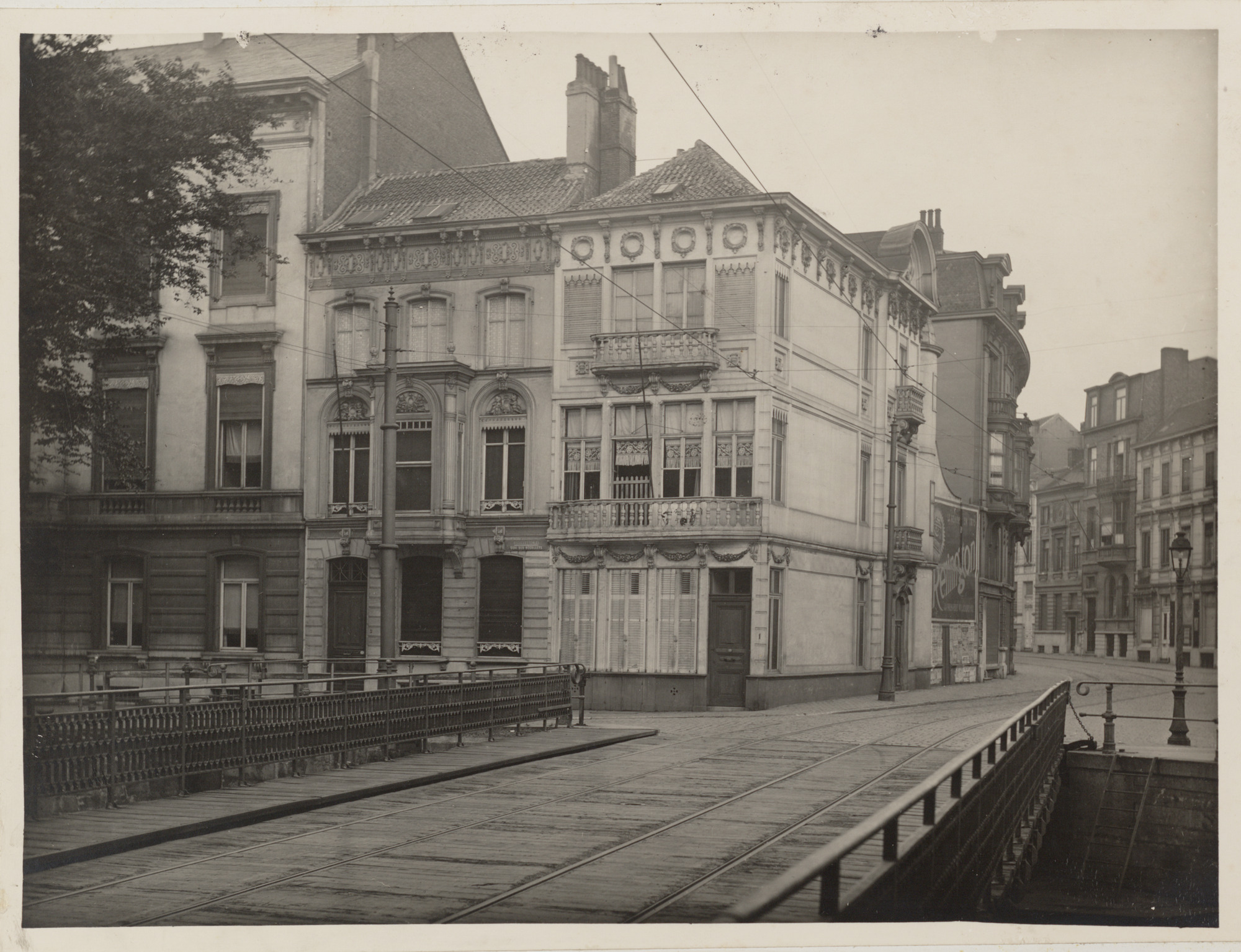 Gent: Recollettenbrug, hoek Recollettenlei en Gebroeders Vandeveldestraat