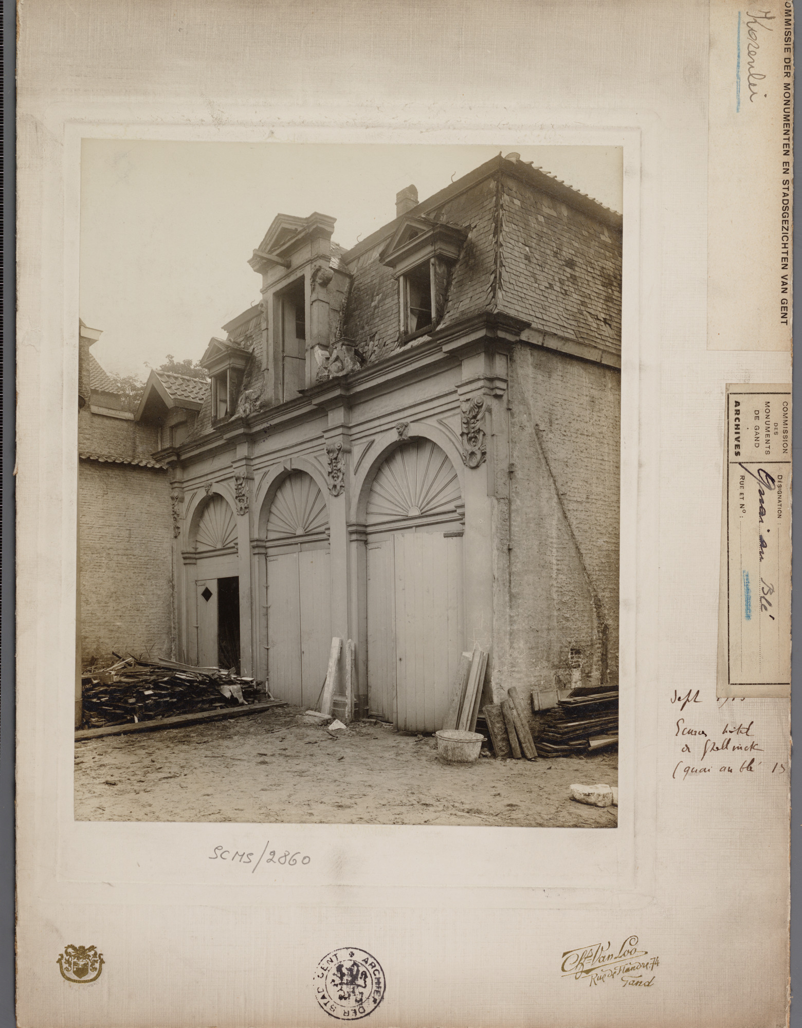 Gent: Korenlei. Hotel de Ghellinck. Koetshuis