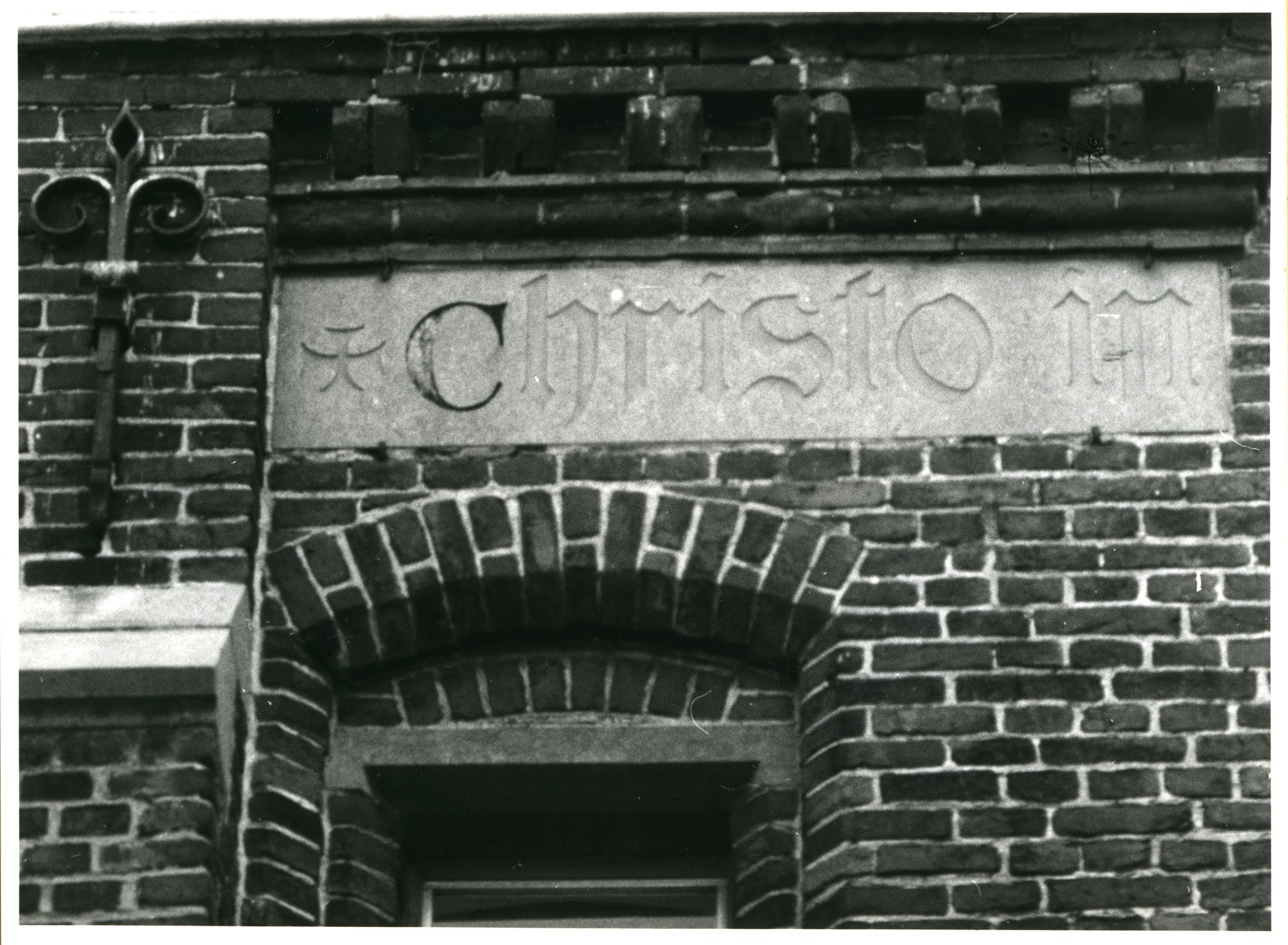 Drongen: Kloosterstraat 6: Beeldhouwwerk, 1979