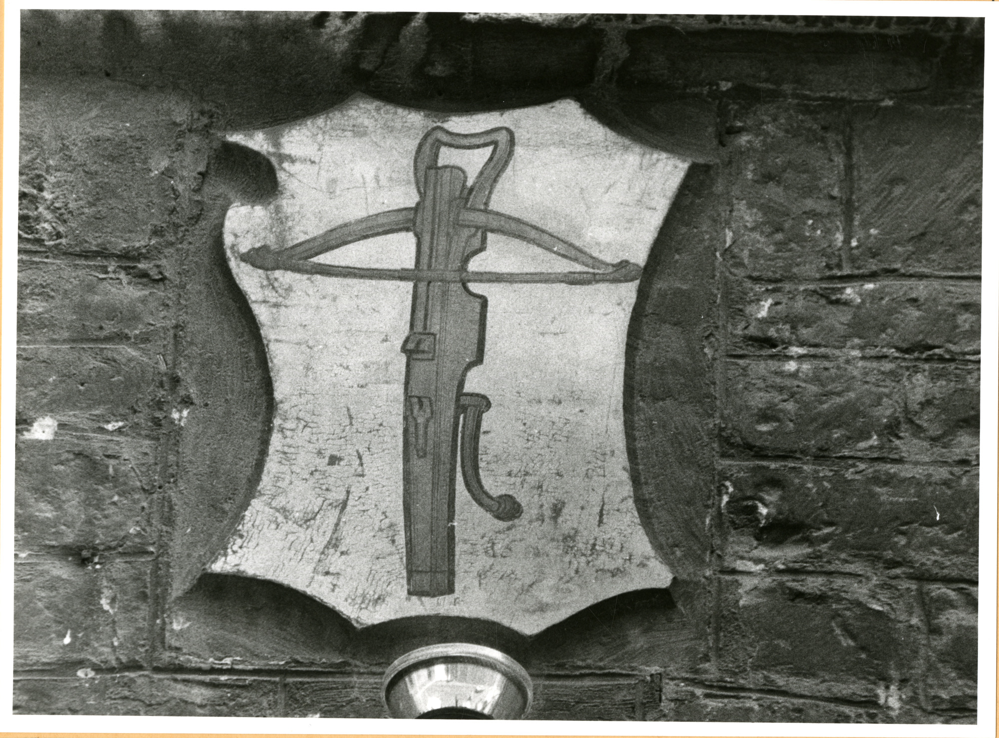Gent: Hoogpoort: St-Jorishof: Cartouche: wapenschild van sint-Jorisgilde, 1979