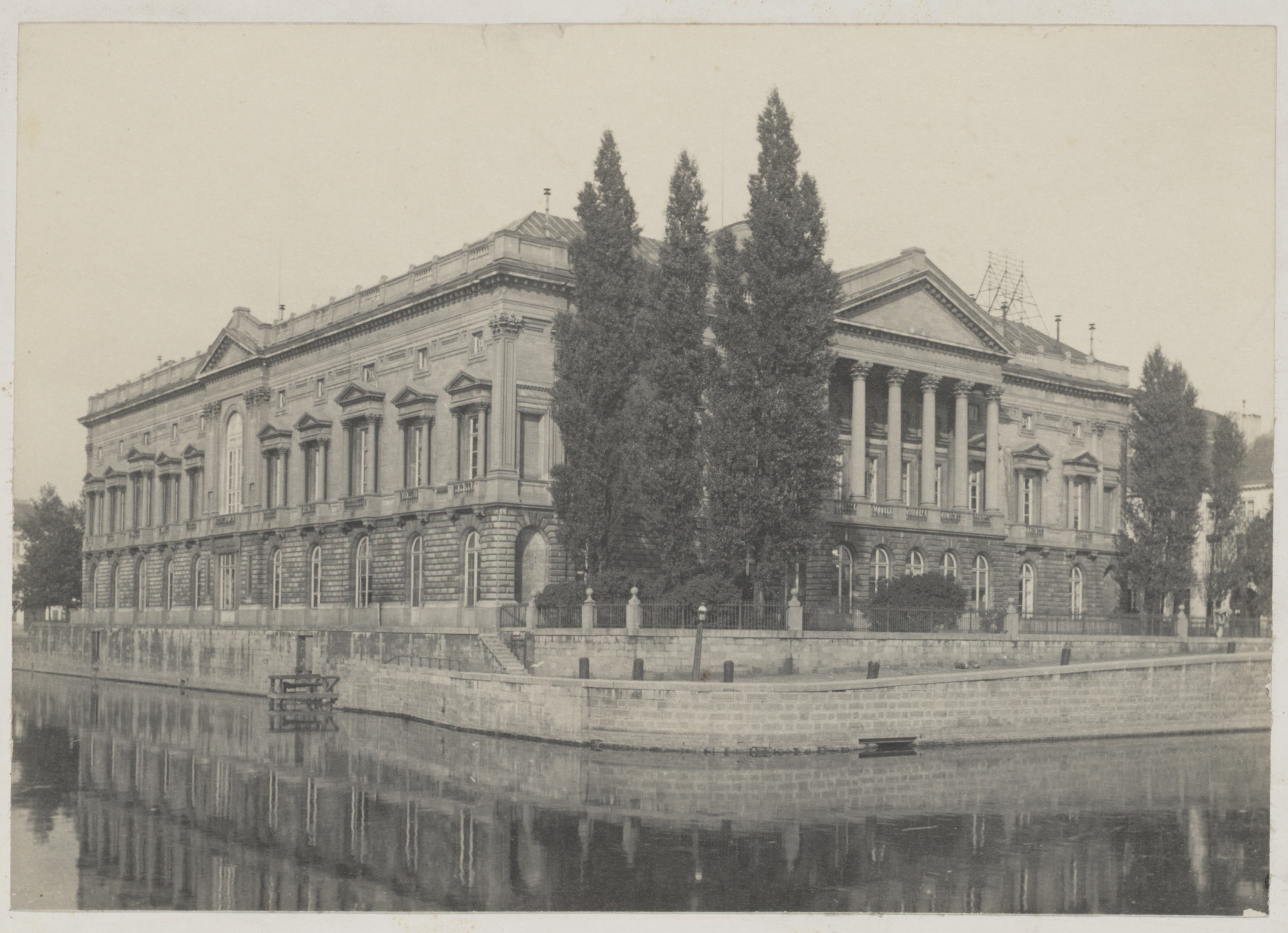 Gent: Koophandelsplein: Justitiepaleis