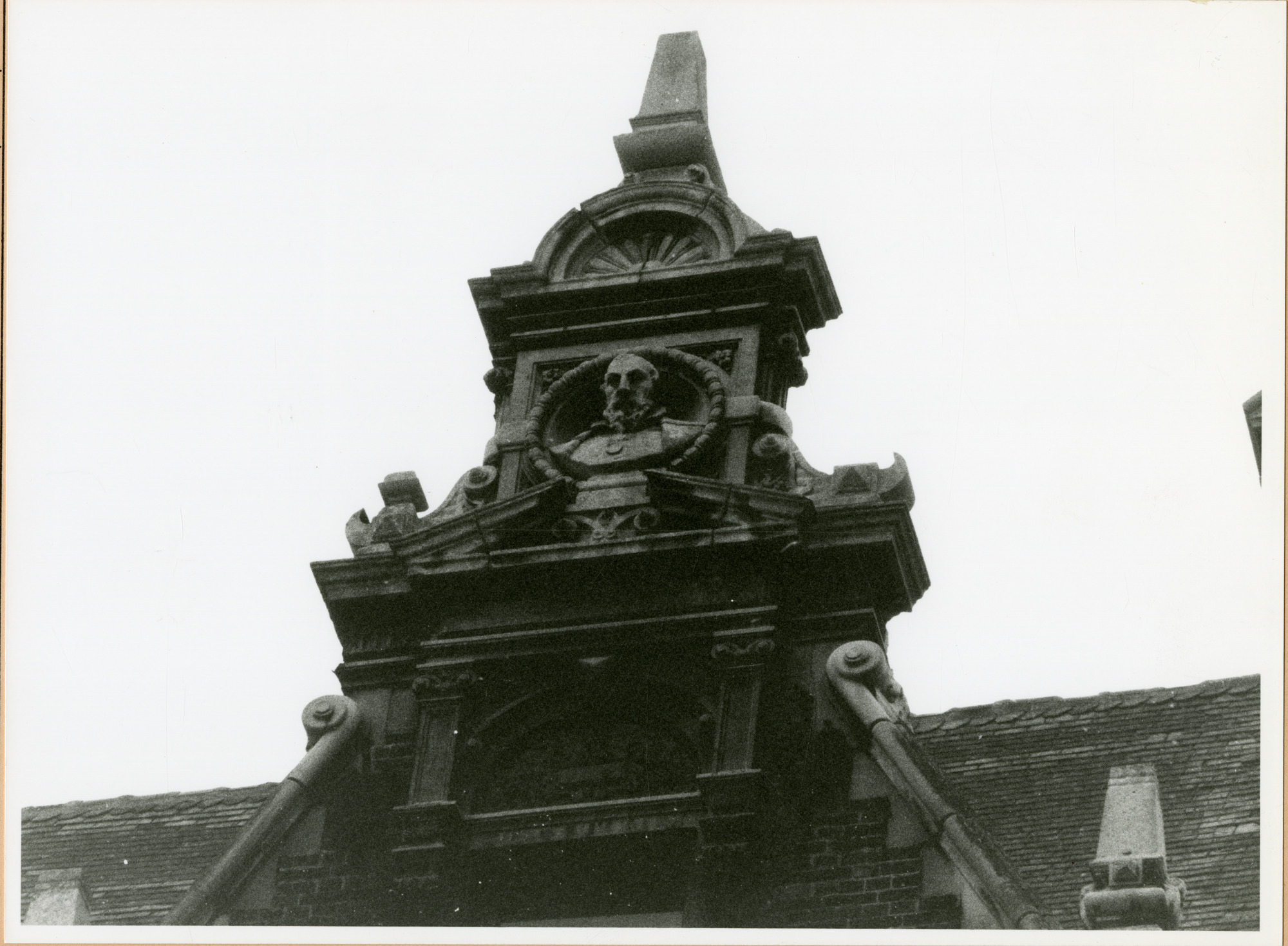 Gent: Limburgstraat 26: Buste, 1980