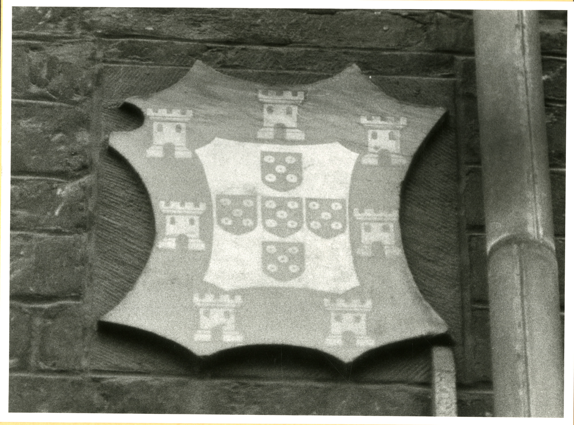 Gent: Hoogpoort: St-Jorishof: Cartouche: wapenschild van Portugal, 1979