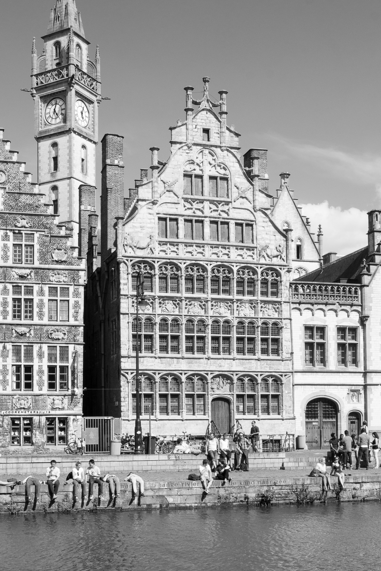 Gent: Graslei: Huis Vrije Schippers, Korenmetershuis en postgebouw