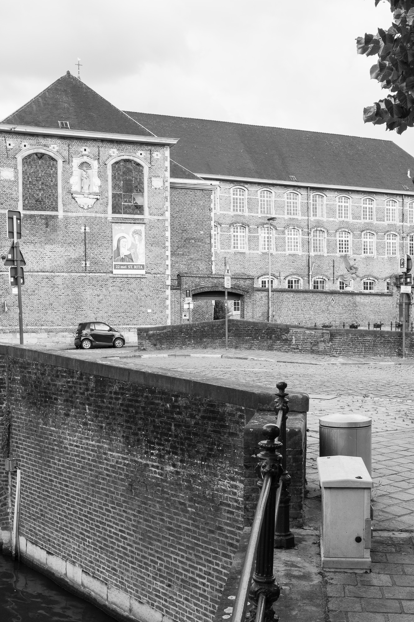 Gent: Academiebrug over de Lieve, Augustijnenklooster, Augustijnenkaai