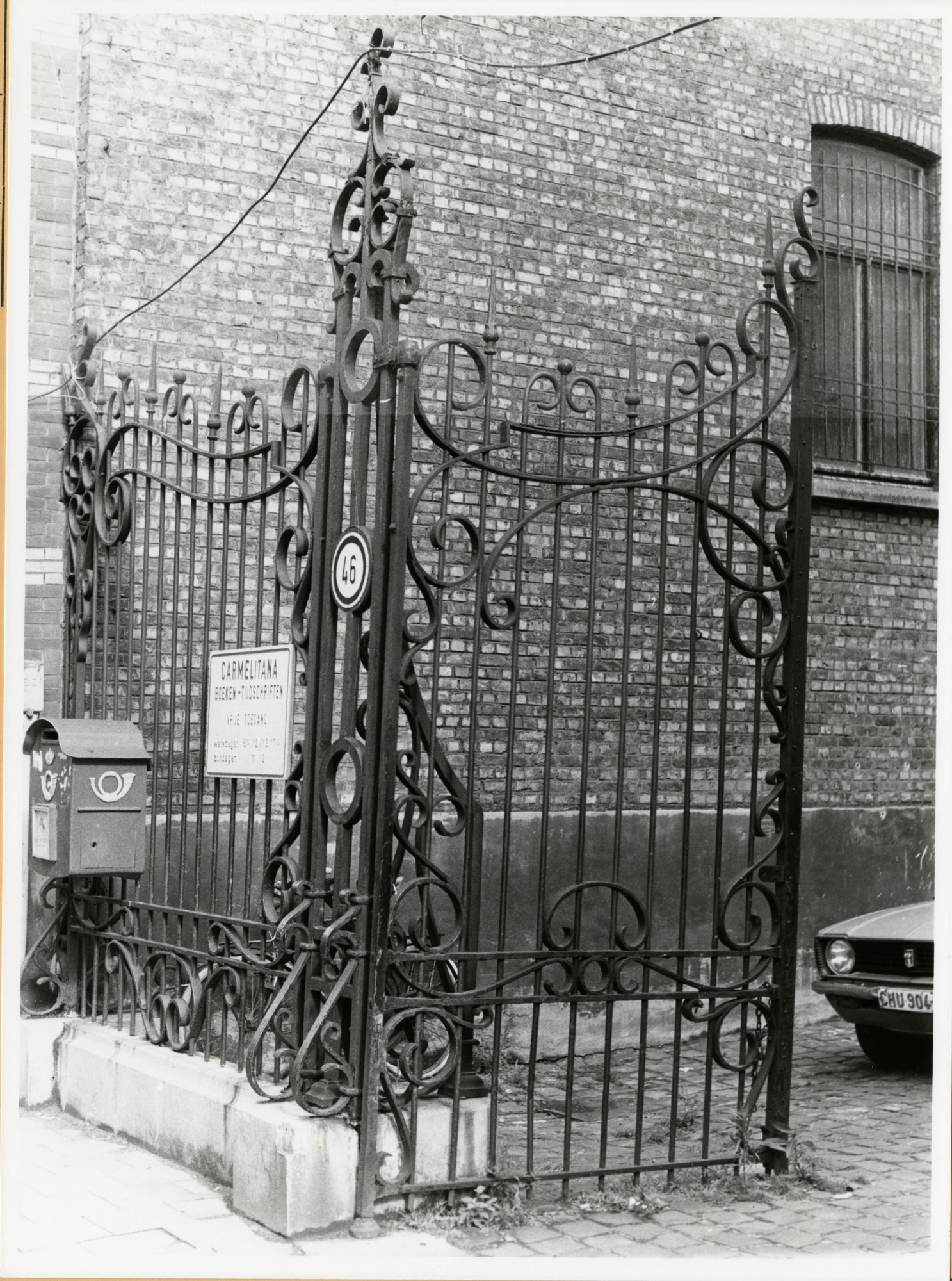 Gent: Burgstraat 46: kerk der Ongeschoeide Karmelieten: hek, 1979