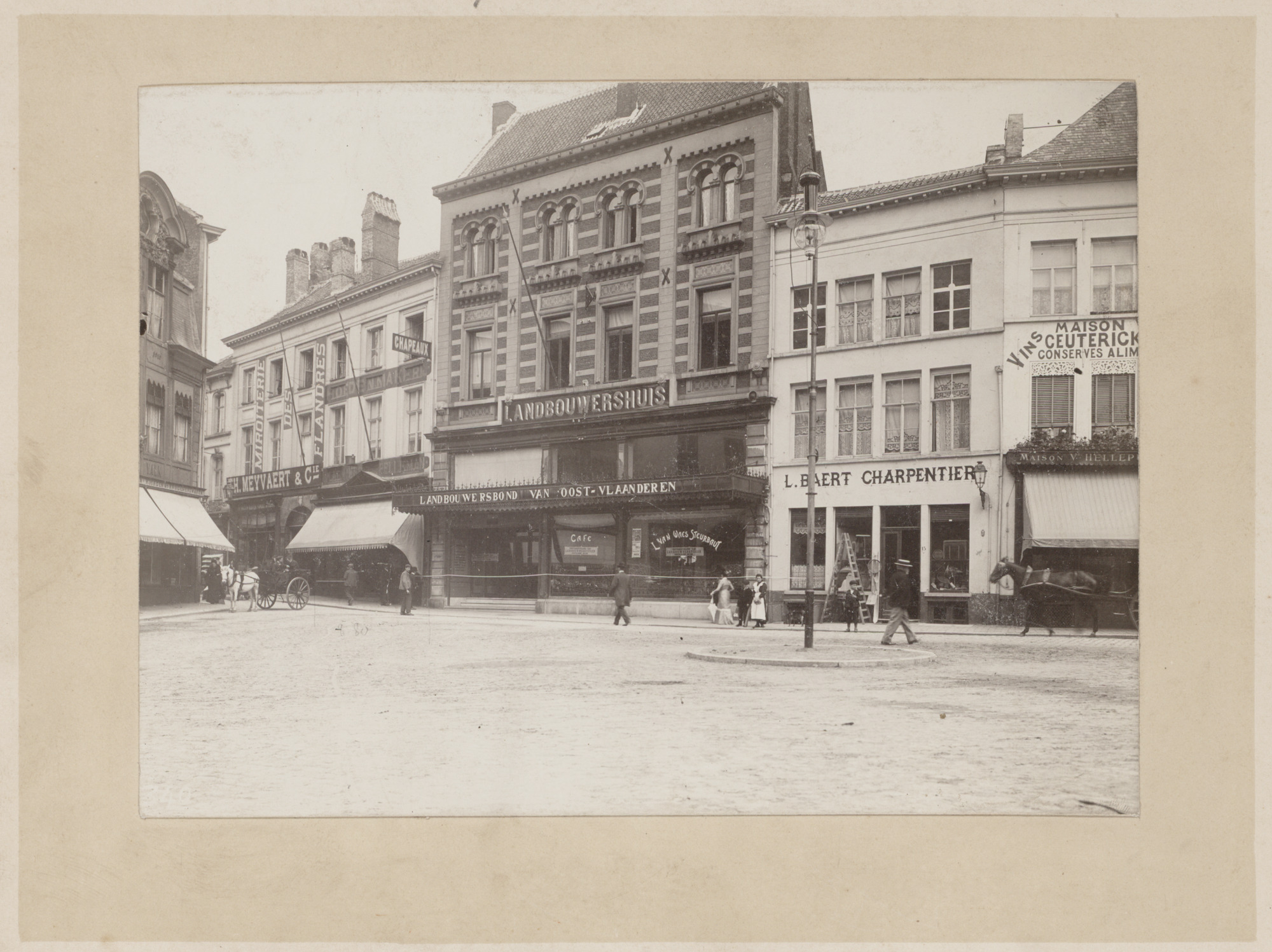 Gent: Goudenleeuwplein: Landbouwershuis en omgeving